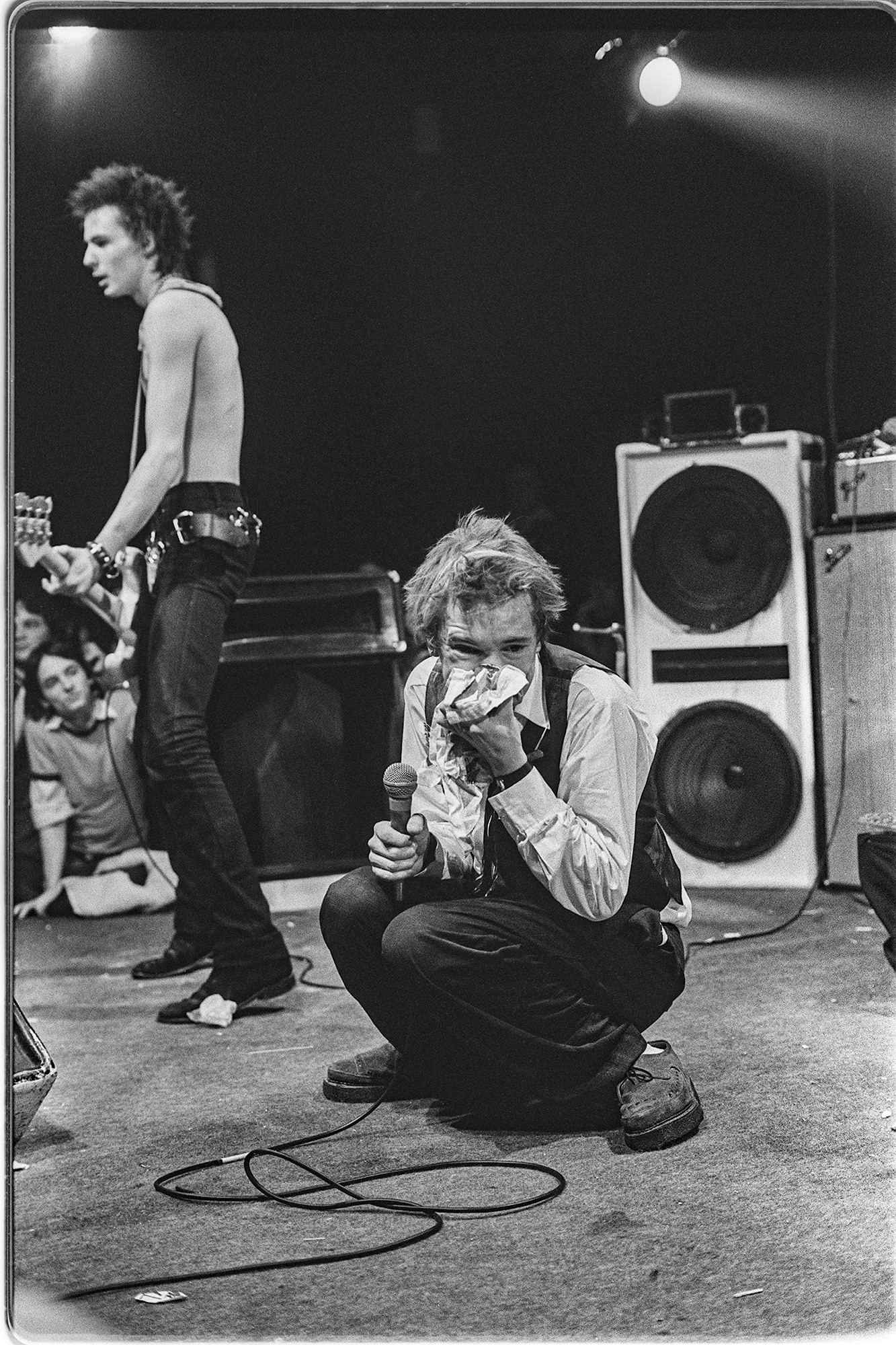 Sid Vicious (L) and Johnny Rotten