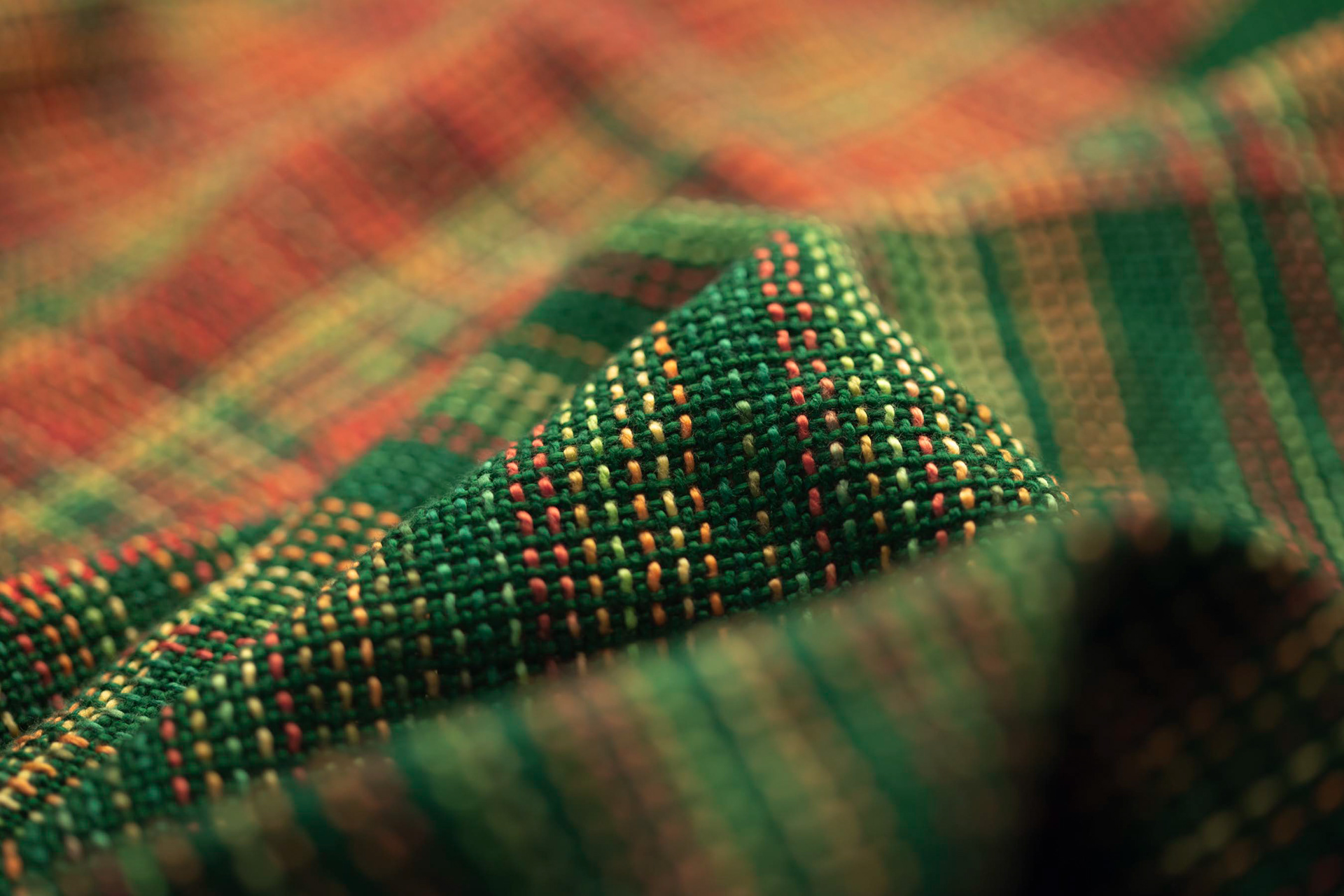 Play of colour in the weave