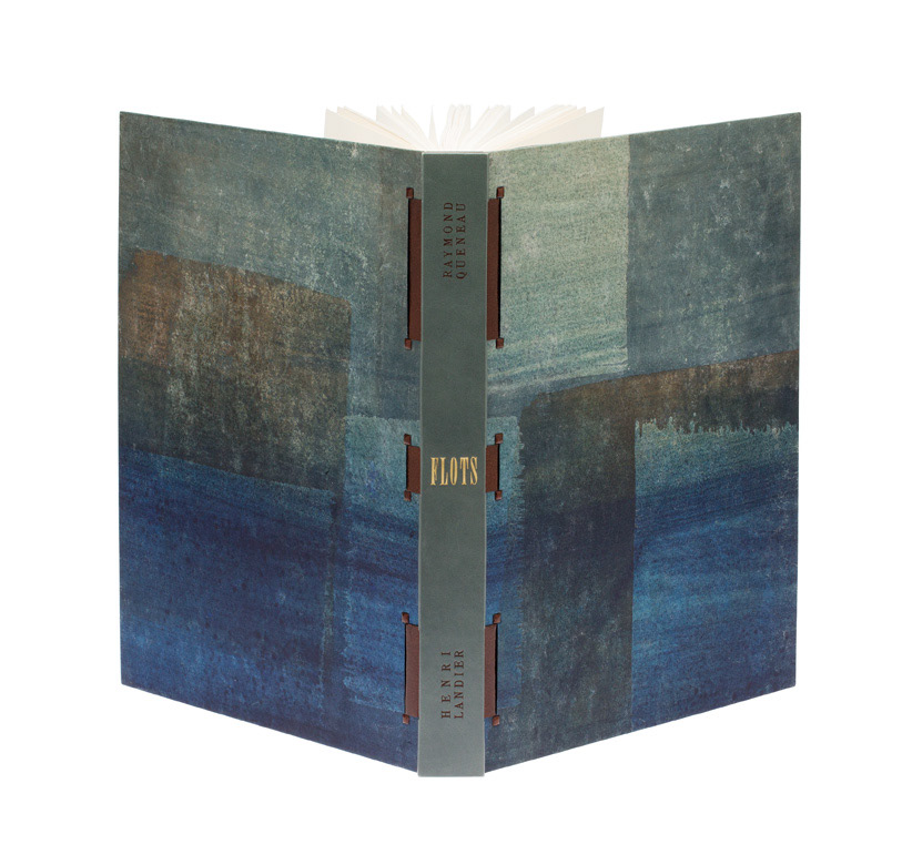 Binding by Dominique Dumont on “Flots” by Raymond Queneau, illustrated by Henri Landier. Original “Pola” structure with two square backs and sides in calfskin and Japanese paper. 26.5 x 33.5 cm. © ARA France