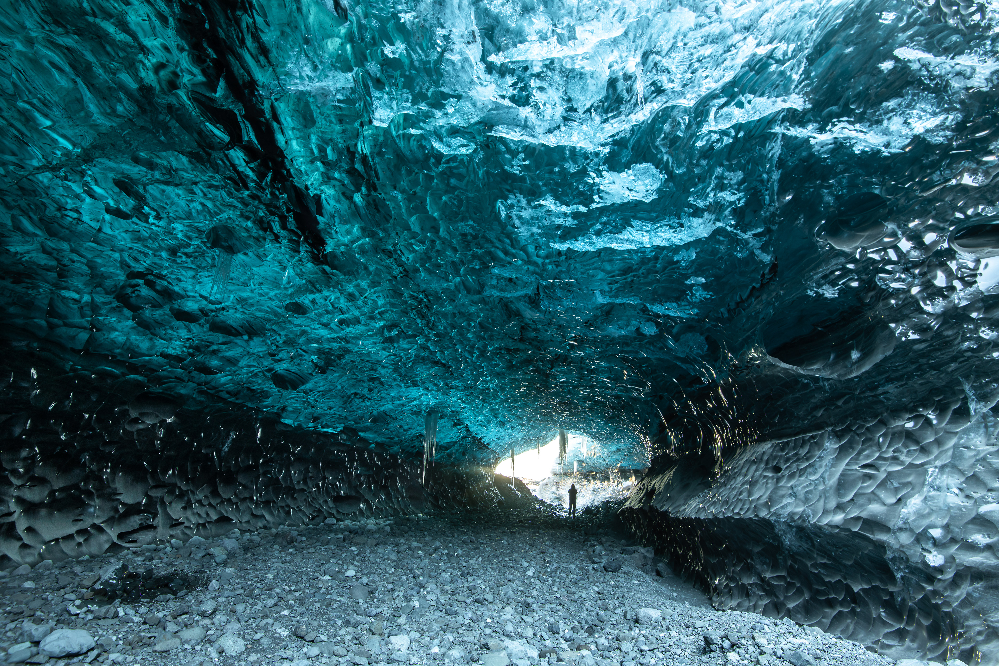 When you enter an ice cave your ar standing below a layer of ice and you have a great selection of photographic opportunities