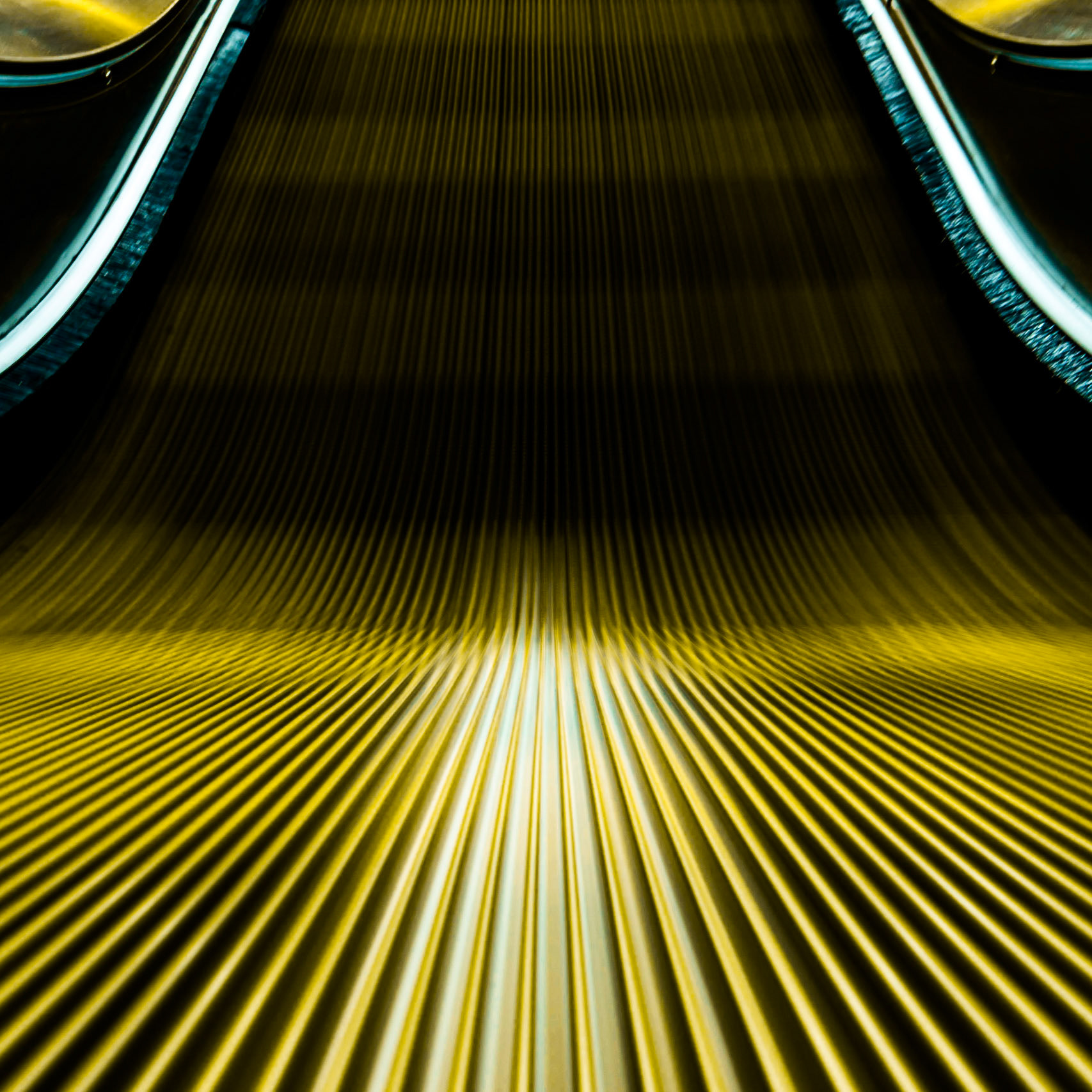 auto adjusting escalator
