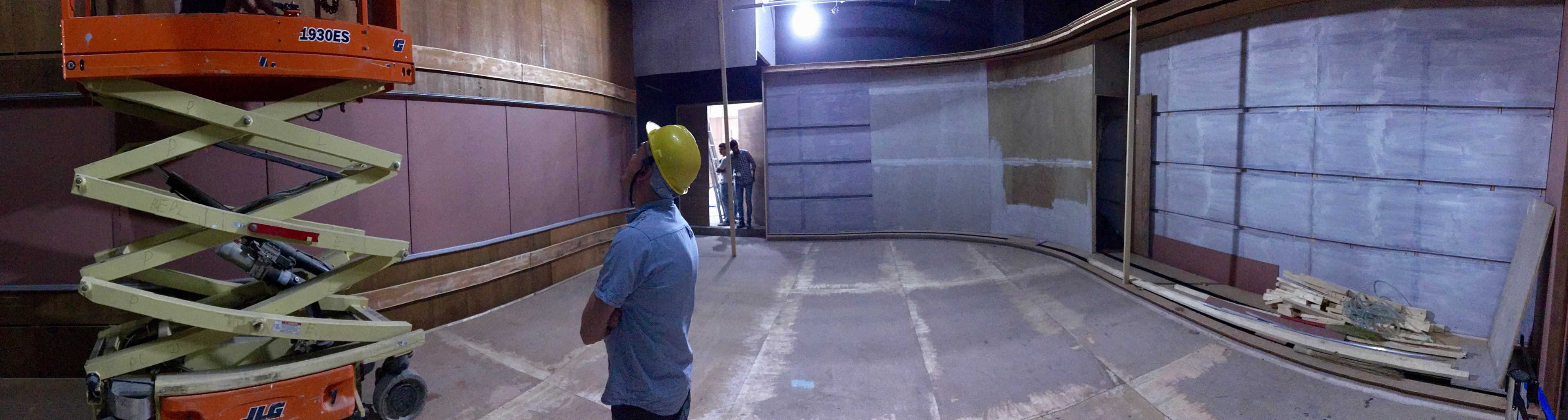 integrating production and installation between the set pieces, the lighting equipment and the automated camera setup simply takes planning to the next level!