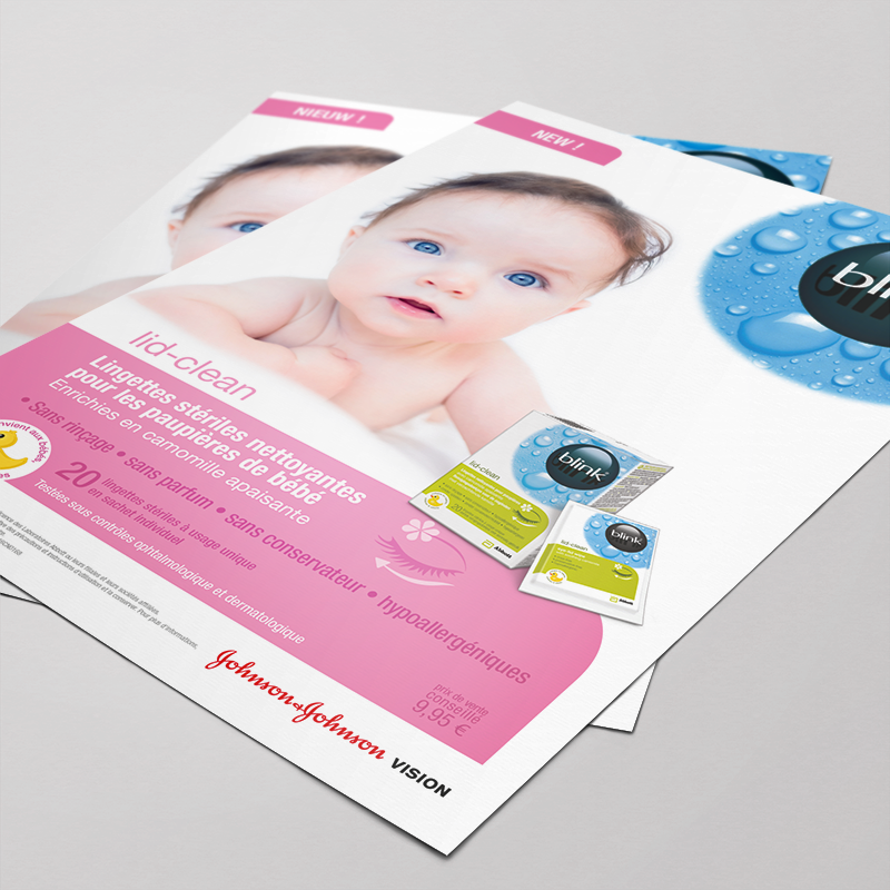 Affiches pour les lingettes nettoyantes Blink. Couleures pastel à dominante rose avec le logo Blink bleu et une photo de bébé.