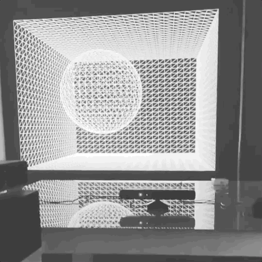 Holographic screen with no headgear