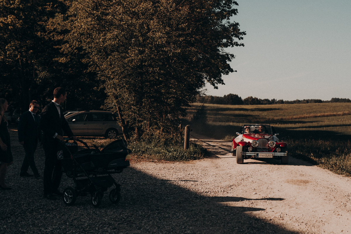 Reportaż ślubny Olsztyn. Osada Dębowo. Fotografia ślubna Olsztyn. Slow wedding. Slow wedding mazury.