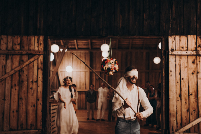 Portret pary młodej. Ślub alternatywny Kawkowo. Fotografia ślubna Kawkowo. Slow wedding Kawkowo