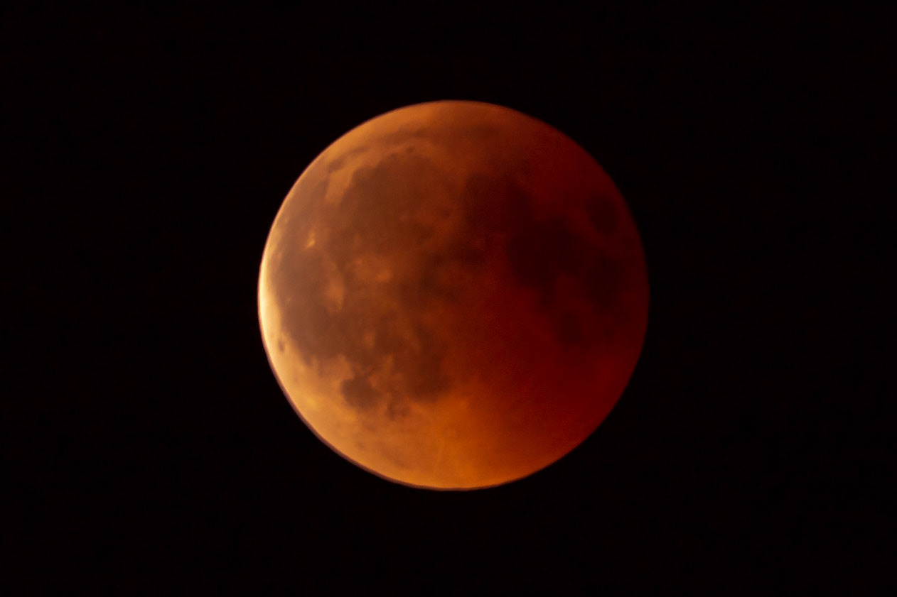 Mein bestes Bild vom #Blutmond gestern, kurz bevor der #Mond den Kernschatten wieder erlassen hat