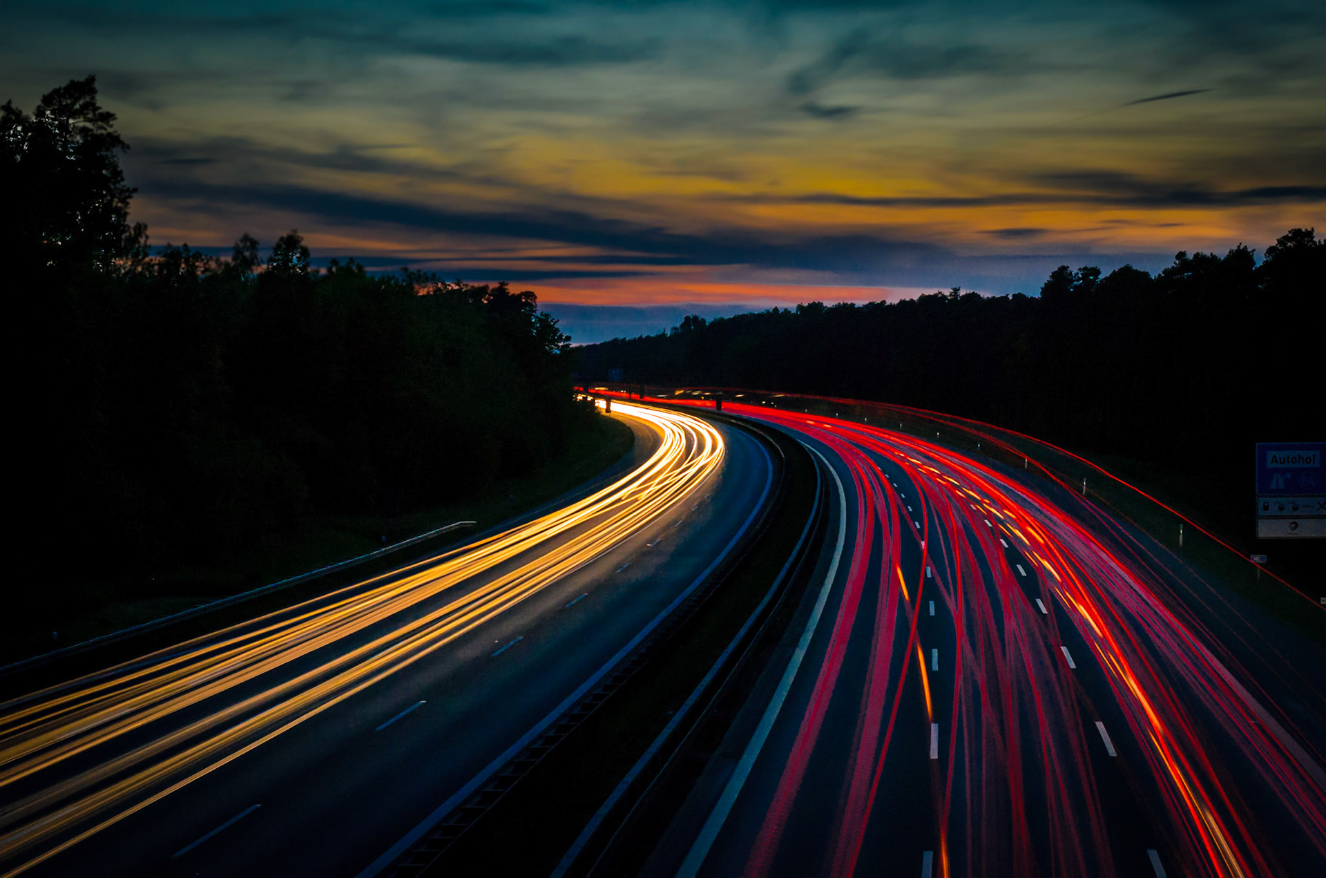Lichtspuren auf der Autobahn