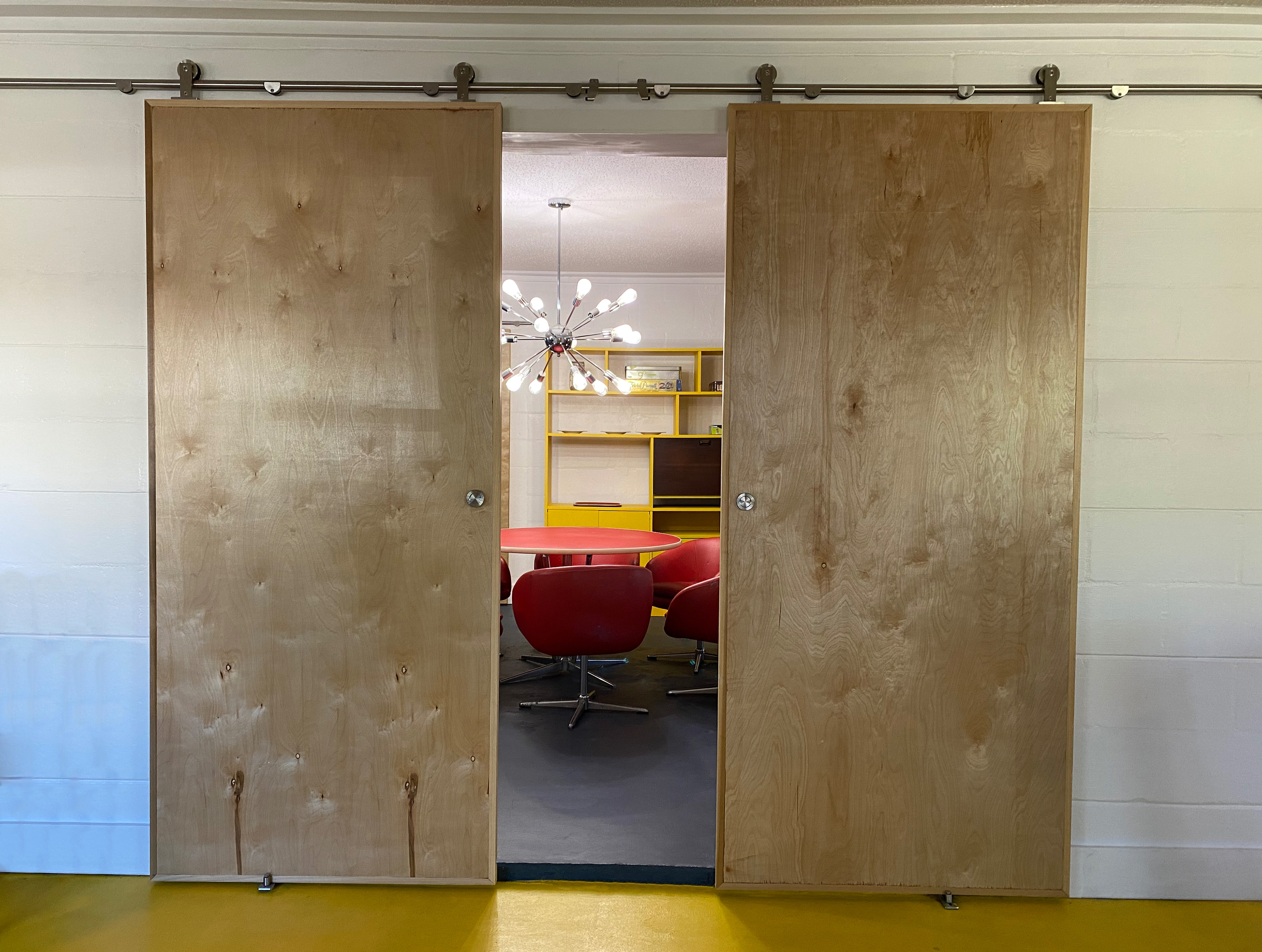 Doors leading from Florida room in to dining area.
