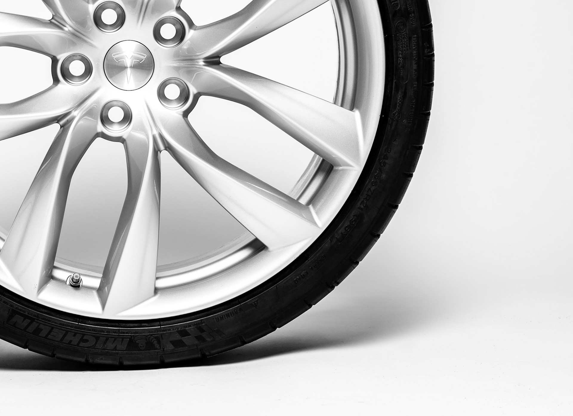 Tesla 21" Arachnid Wheel