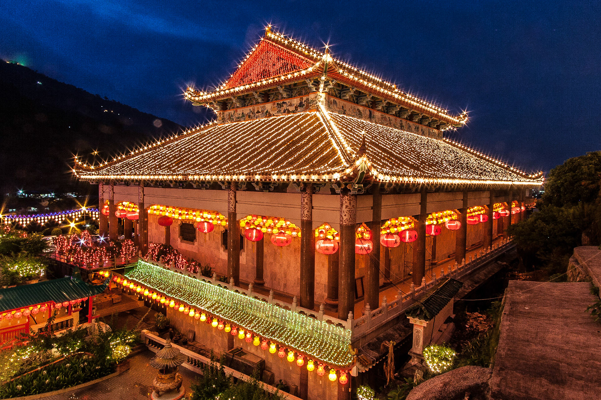 Kek Lok Si Temple on Penang Hill at night (Georgetown, Malaysia)