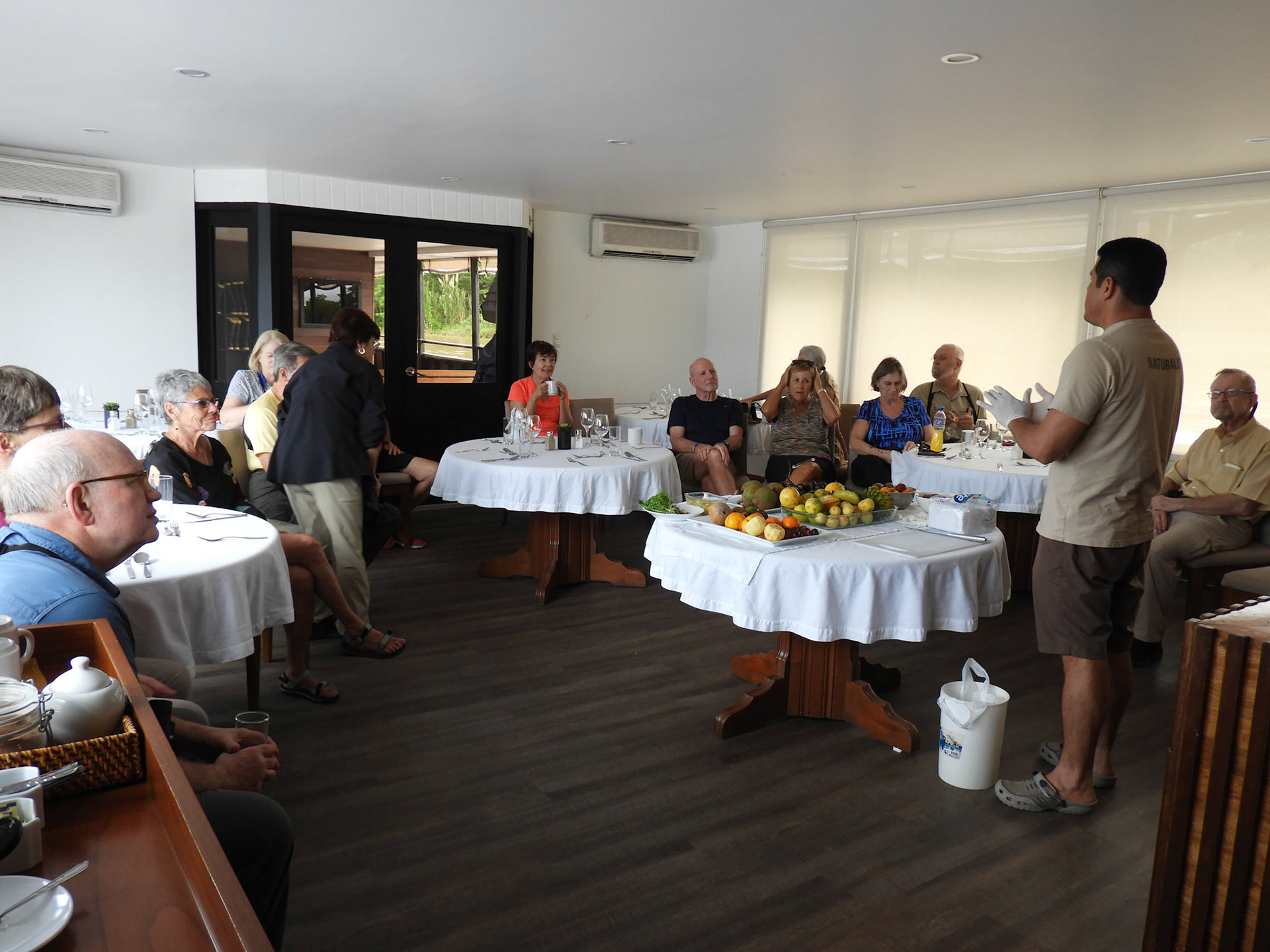 Tropical fruit show and tasting