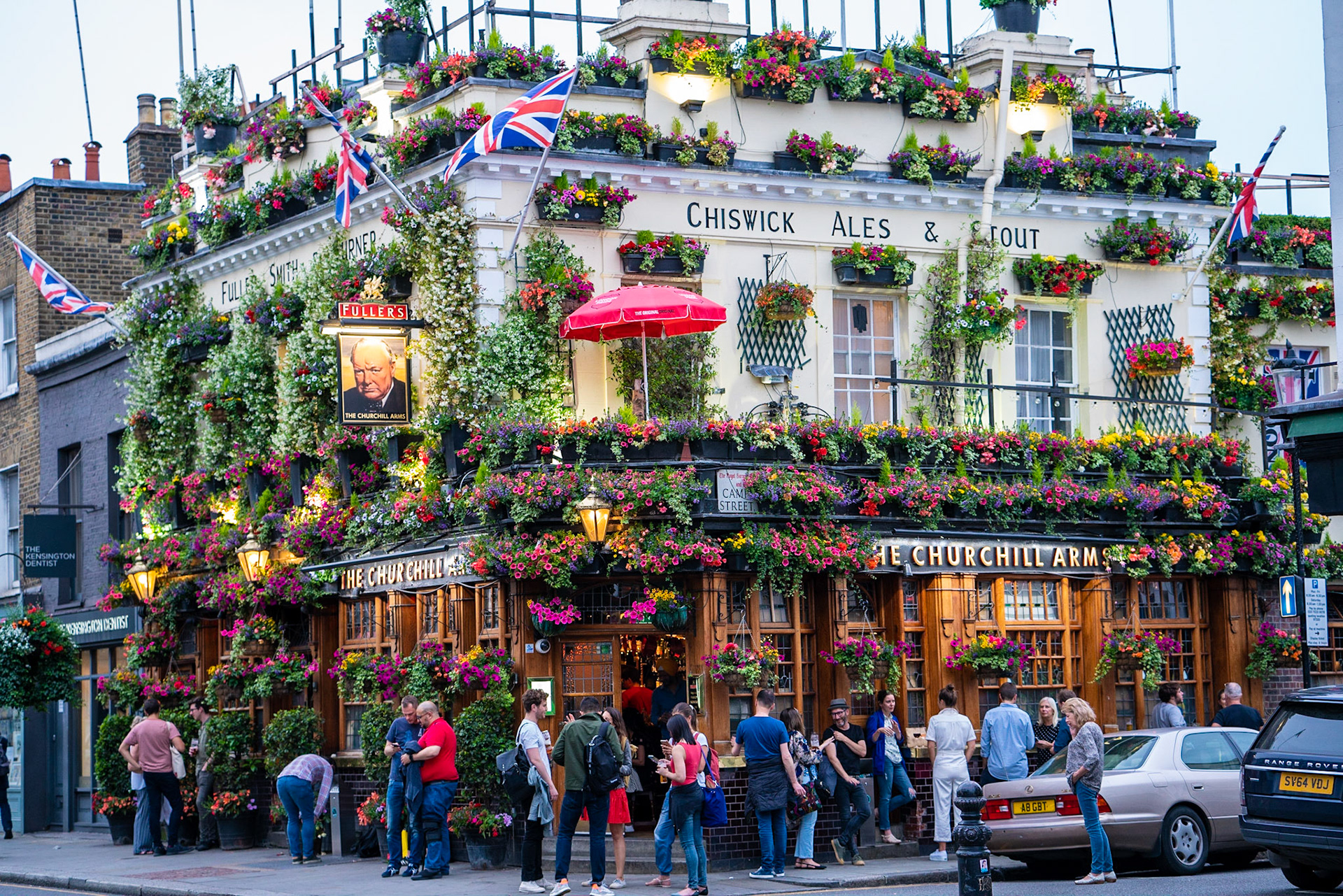 Back in London and out for dinner at the Churchill Arms - really good Thai