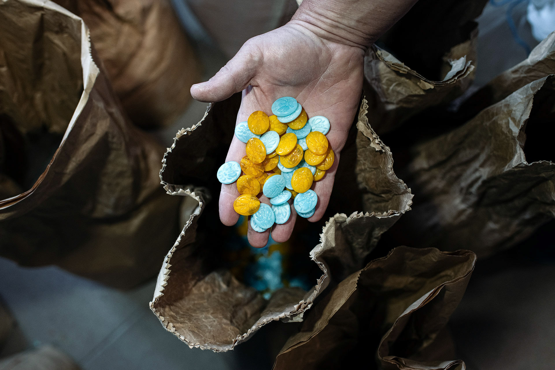 OVÁLKY S RELIÉFEM VČEL