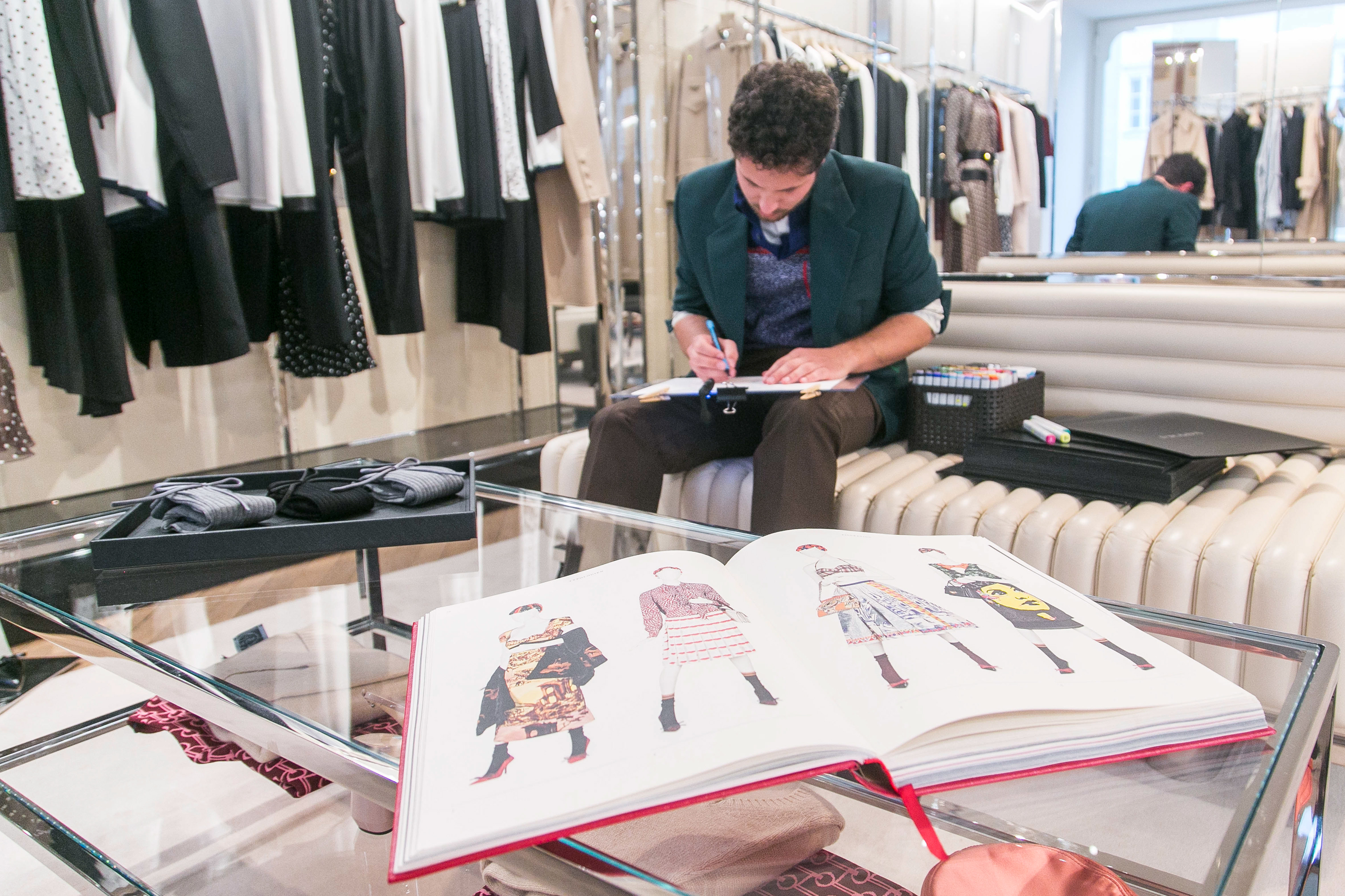 SKETCHING FOR PRADA