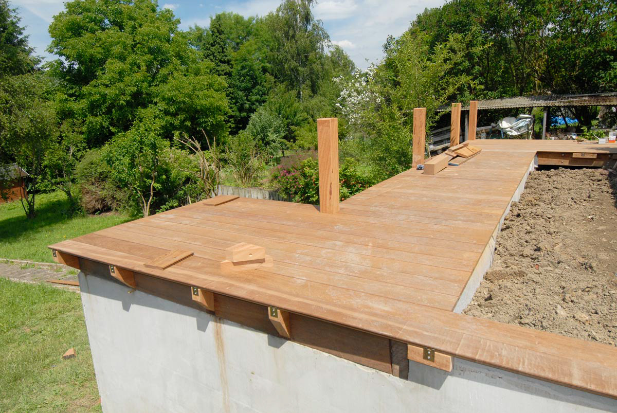 passerelle, paliers et jardin intermédiaire