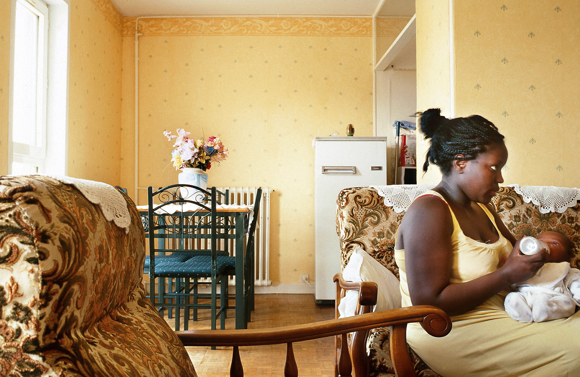 Jean-Francois Junior a un mois, il est dans les bras de sa maman.