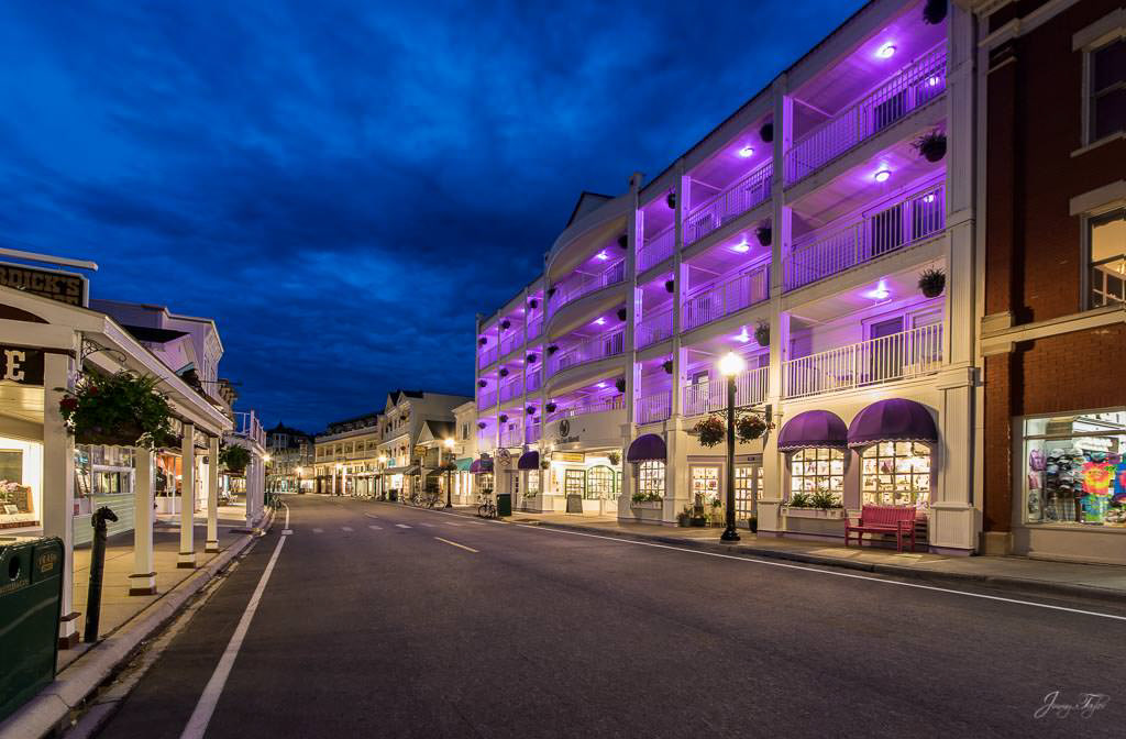 The best photos of Mackinac Island at Night. The Lilac Tree Inn on Main Street at night..