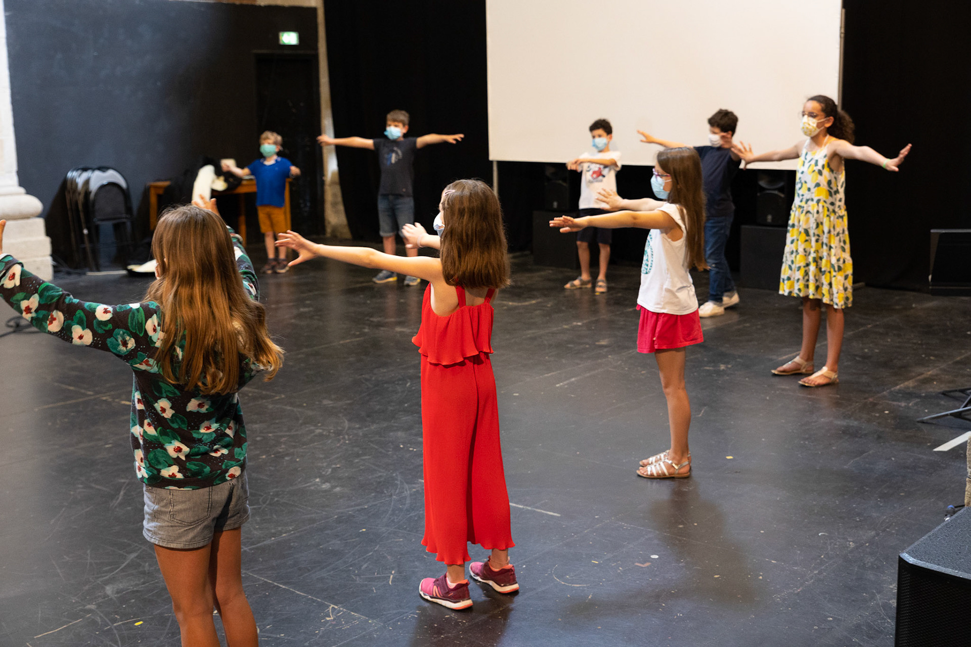 Cours de chant à destination des enfants dispensé à l'auditorium de Quimper