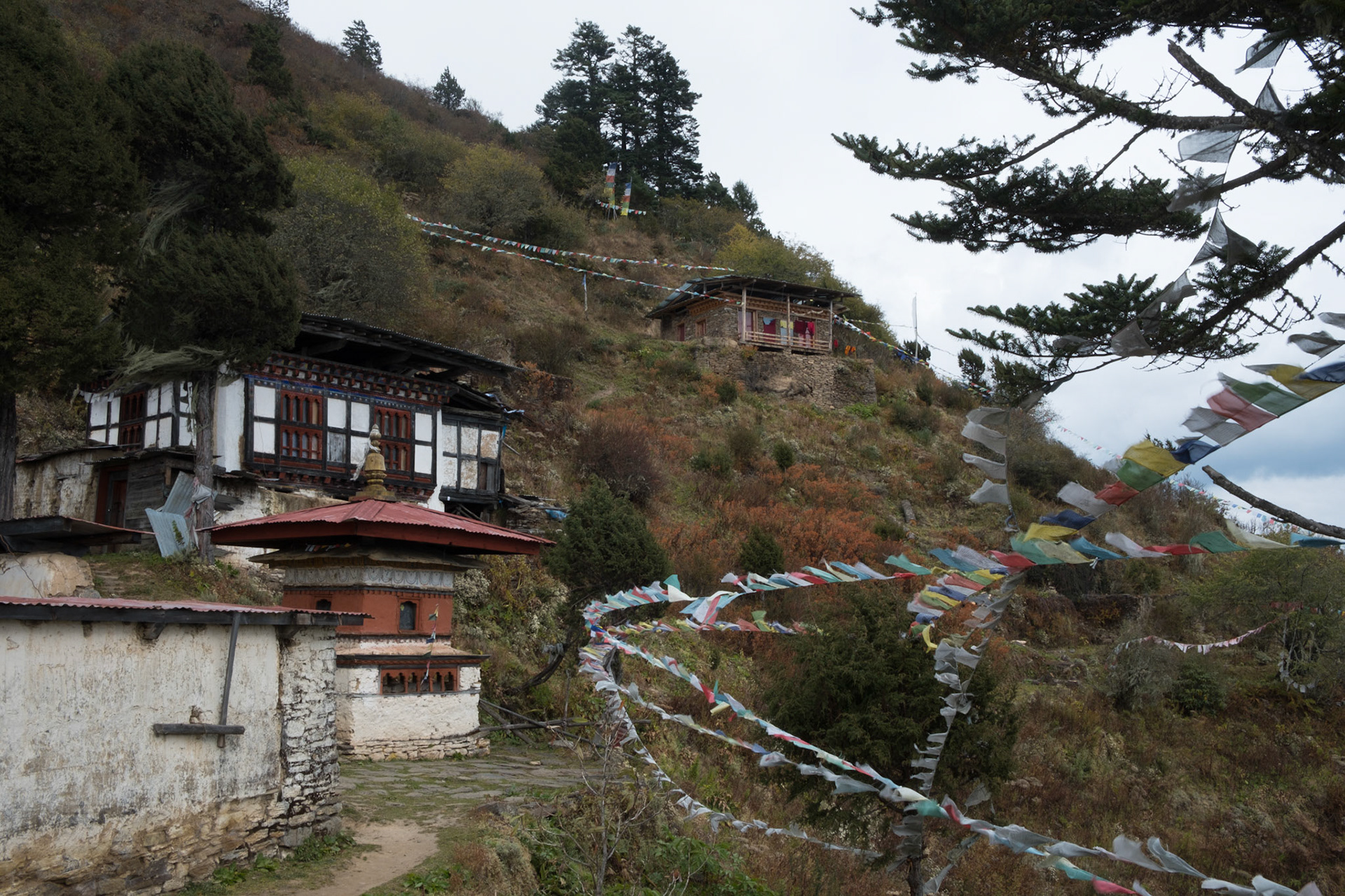 Chhoe Chhoe Lhakhang, lunch stop on Bumdra trek