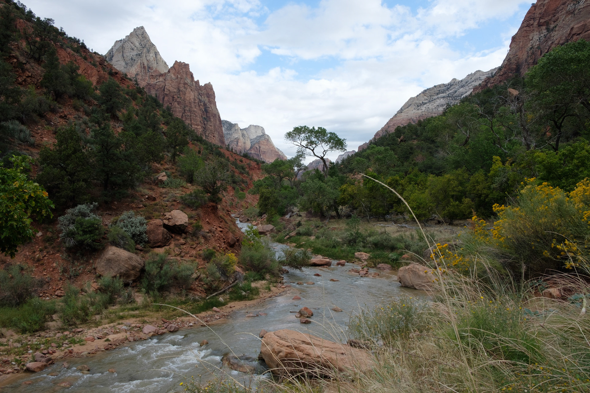 Cycling along the Pa’rus Trail