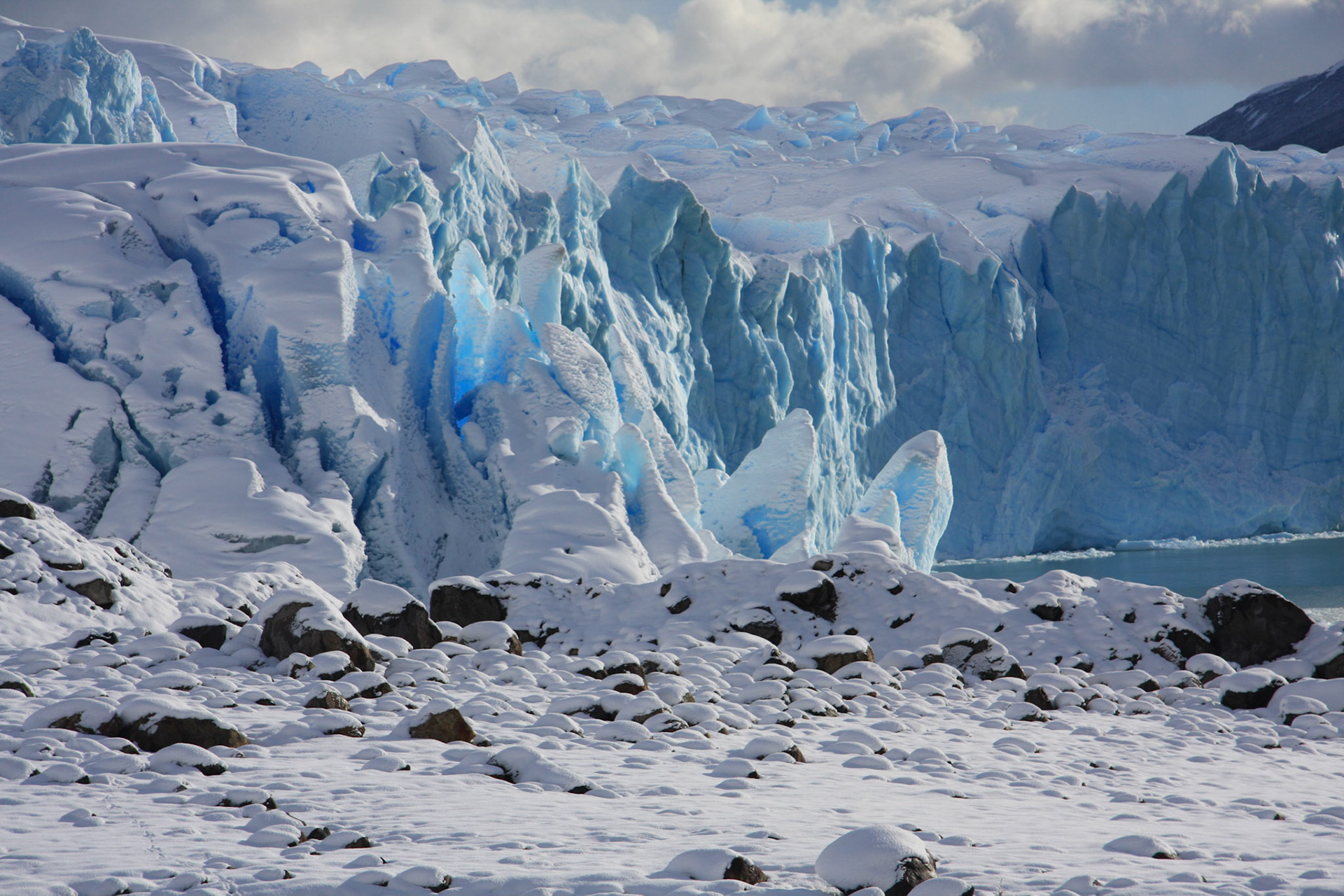 Fascinating shapes and colour, Perito Moreno