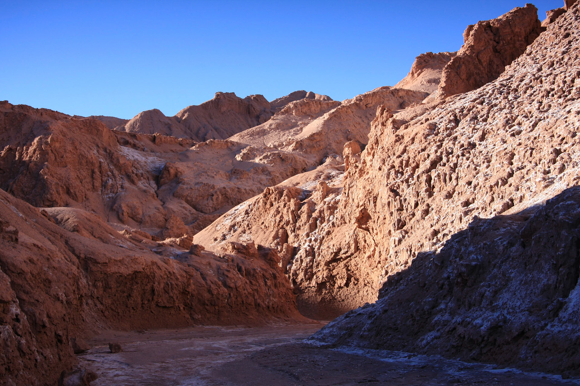 Kari hike - through gorge in salt mountains