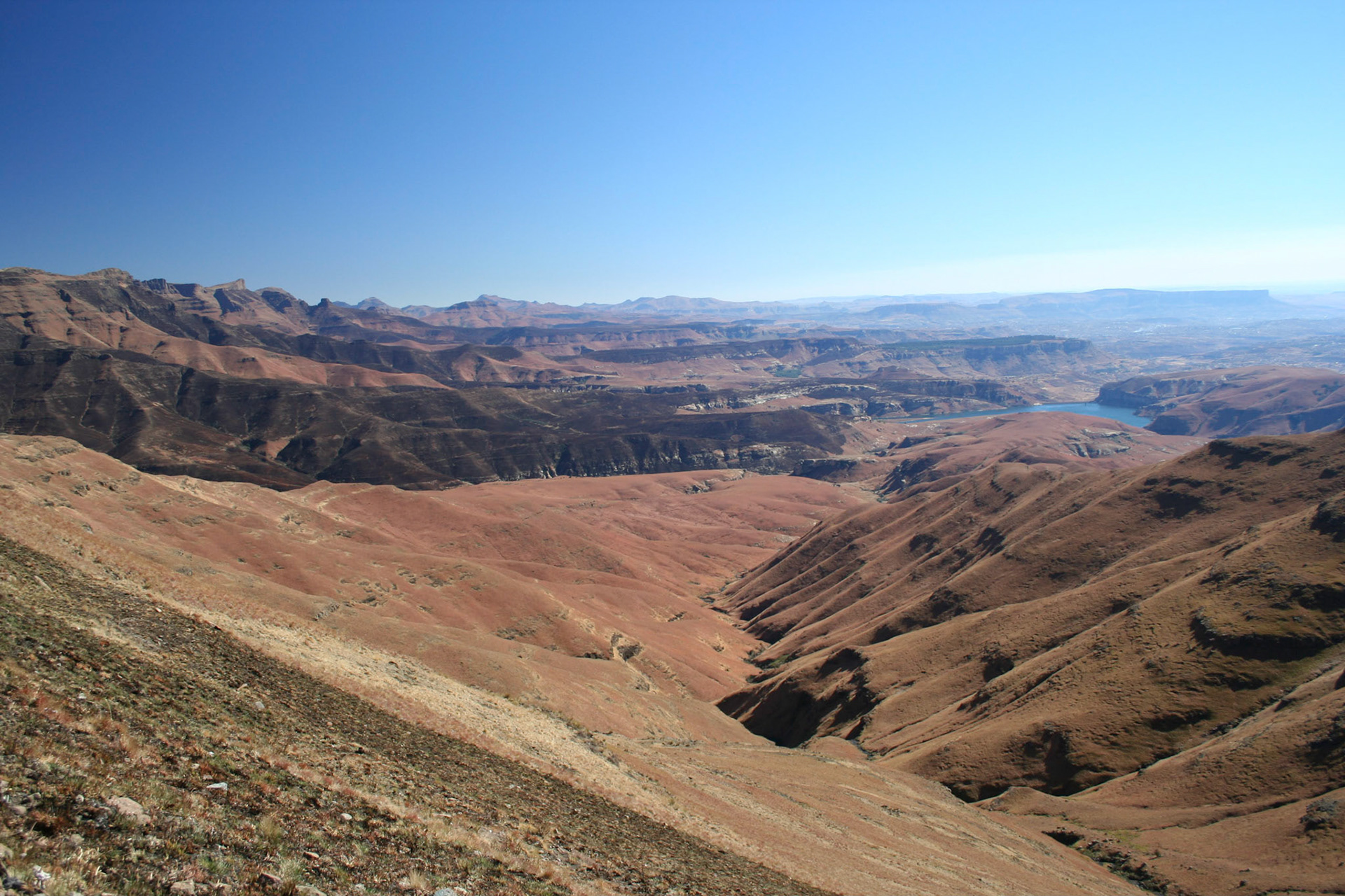 Drakensberg view, from path to Amphitheatre