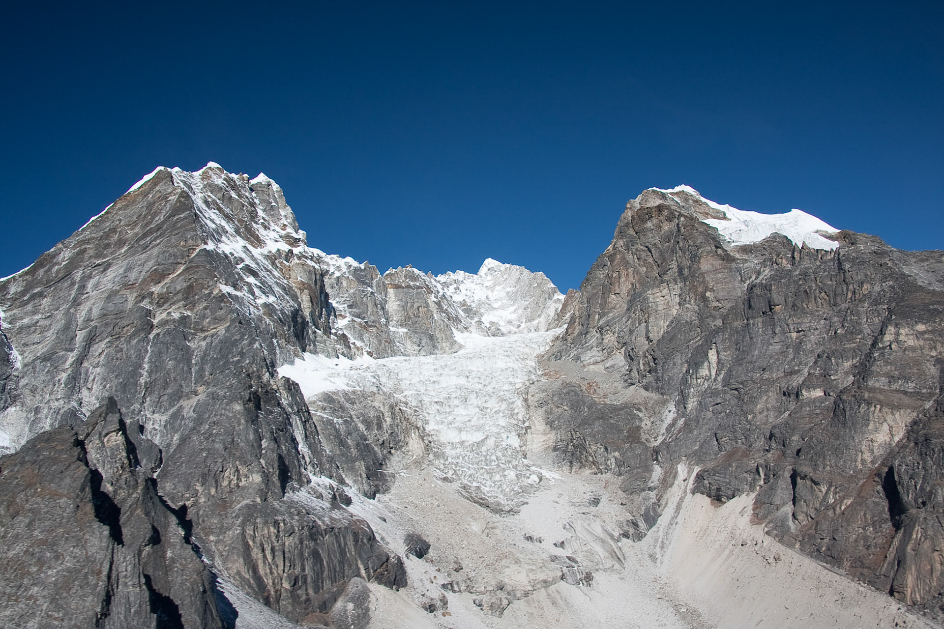 View from helicopter (flight from Lukla to Everest Base Camp)