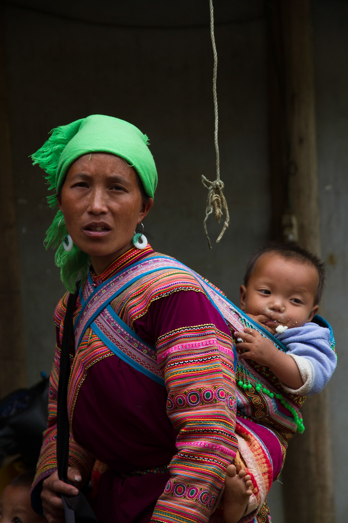 Flower H'mong lady with baby