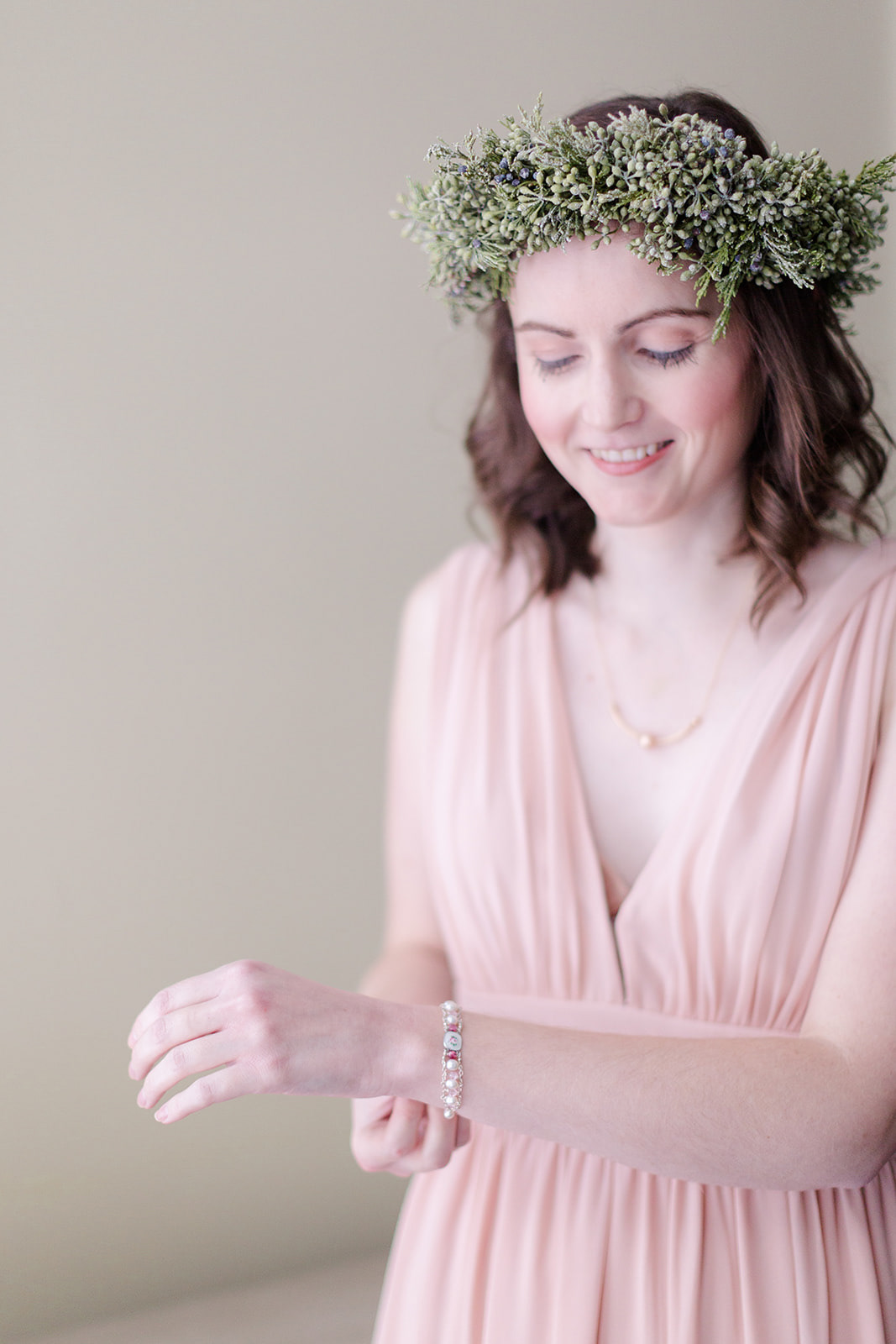 Photographer: @Annemientkaphoto Makeup: @Hillaryfayfreelancemua Venue: @Innatmanchester Florist: @Nancybishopfloral