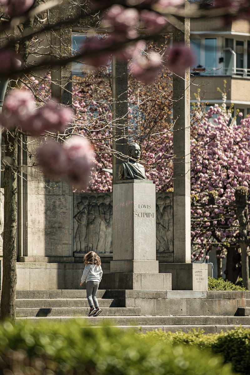 avec enfant qui joue