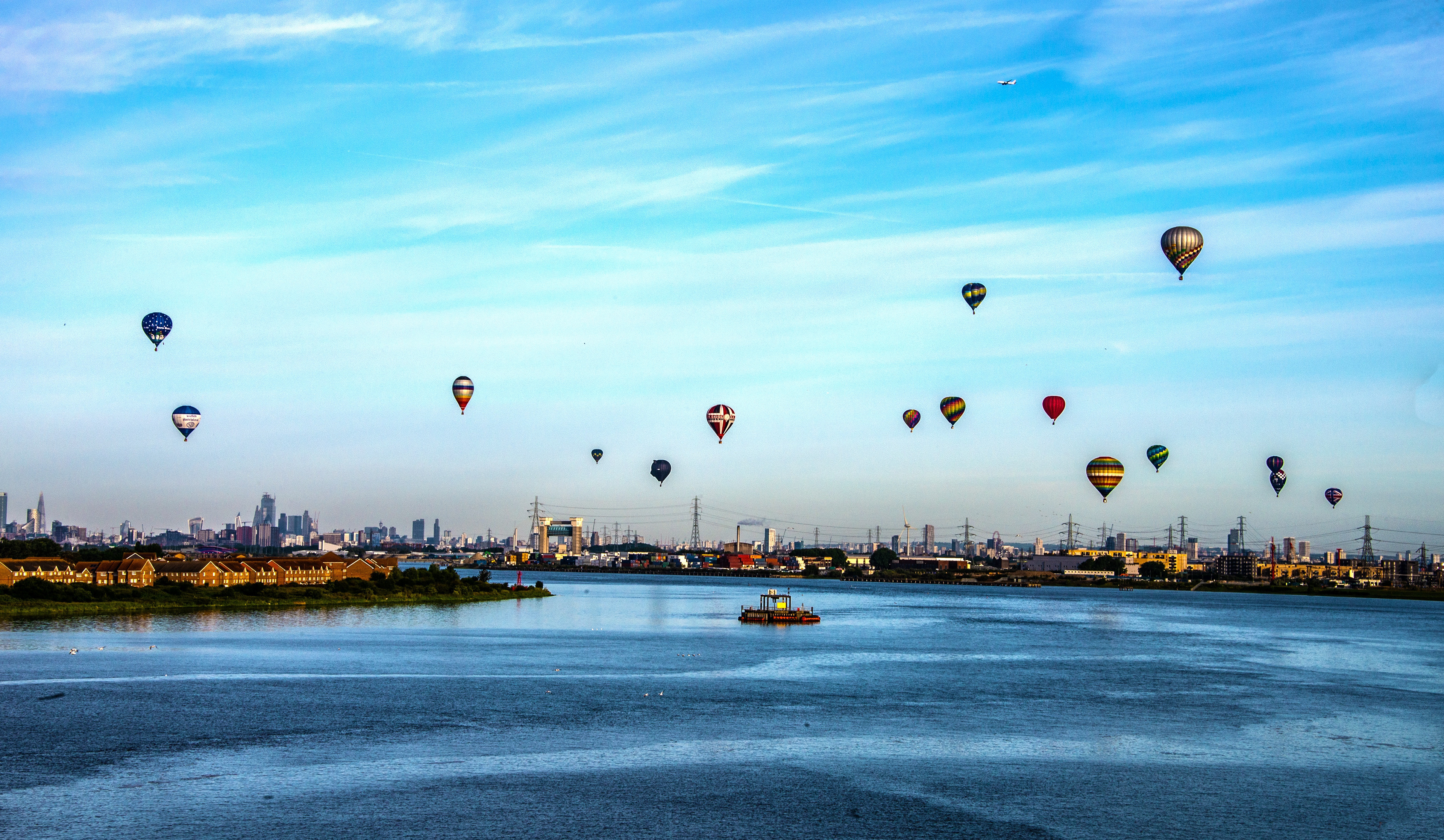 Balloons Over the Thames. ©2016, Corey Sandler