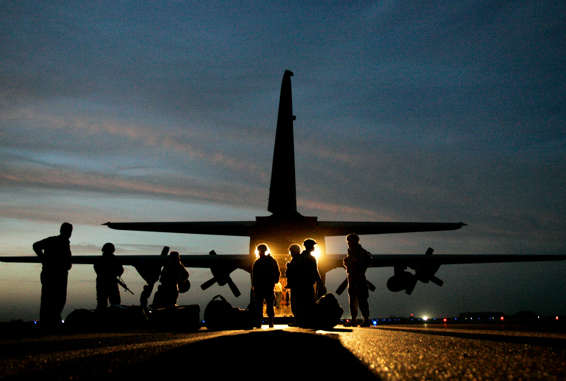 Dan Hale - Visual Storyteller - Photography . C-130s in Iraq