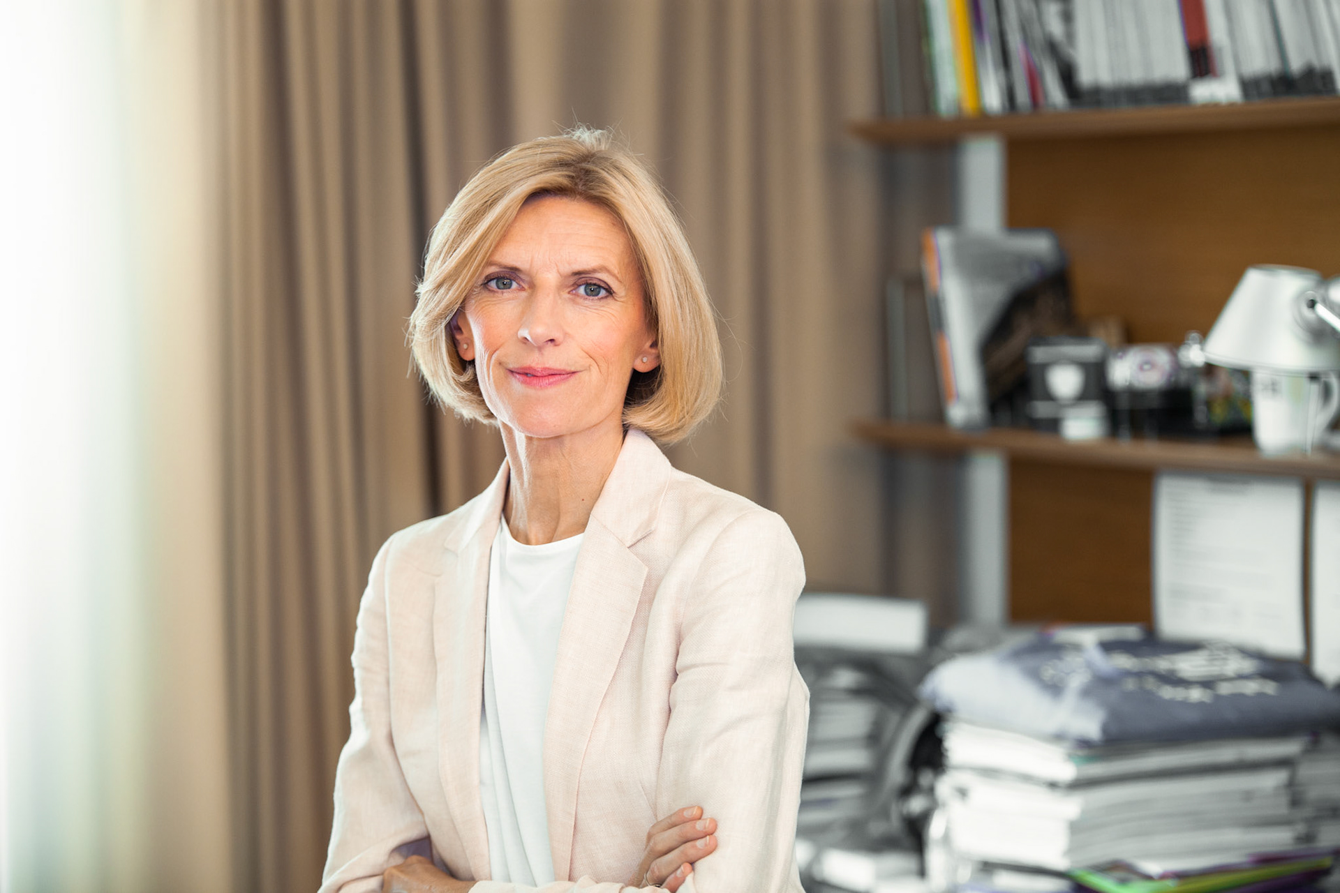 Isabelle Florennes - Députée - Dans son bureau à l'Assemblée Nationale