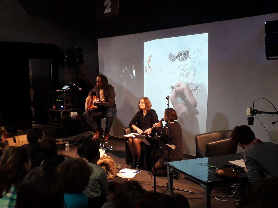 À Montreuil, spectacle lu, dessiné et en musique autour de Blaise et de ses tracas! La salle était sous le charme de la chanteuse, et moi aussi! Ambiance assurée. Si d'ailleurs le concept autour de l'album vous intéresse, n'hésitez pas à vous rapprocher de Raphaele Frier ou de moi-même.