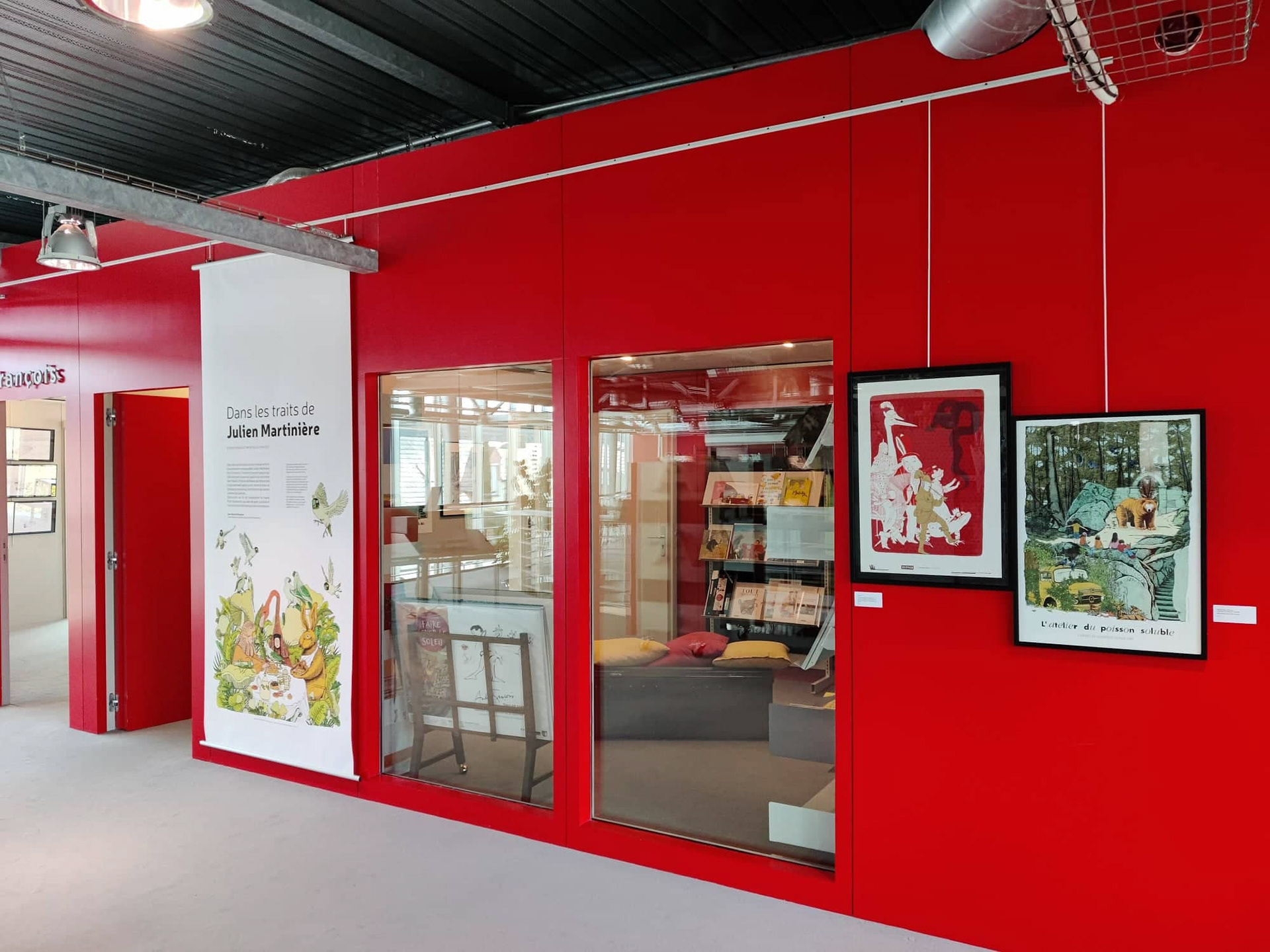 "Dans les traits de Julien Martinière" Présentation de mesillustrations au Centre André François ! Venez découvrir des dessins minutieux et des originaux d'albums écrits par Raphaele Frier ou encore Jean-Baptiste Bourgois ! Dans cet univers se mêlent aisément imagination, aspiration à la nature et poésie, mais aussi certains thèmes engagés tels que la cause animale. --- Jusqu'au 12 juin 2021. Visite guidée (4 pers. max.) ou libre. Gestes barrières de rigueur. Photos et panneau de présentation : Centre André François / Dessins : Julien Martinière / Affiches et sérigraphies : éditions de L'atelier du poisson soluble, Ateliers d'Editions Populaires. Pour tout renseignement : 03 44 36 31 59 / www.centreandrefrancois.fr Centre André François- Centre de Ressources sur l’Album et l’Illustration, 70 Rue Aimé Dennel, 60280 Margny-lès-Compiègne