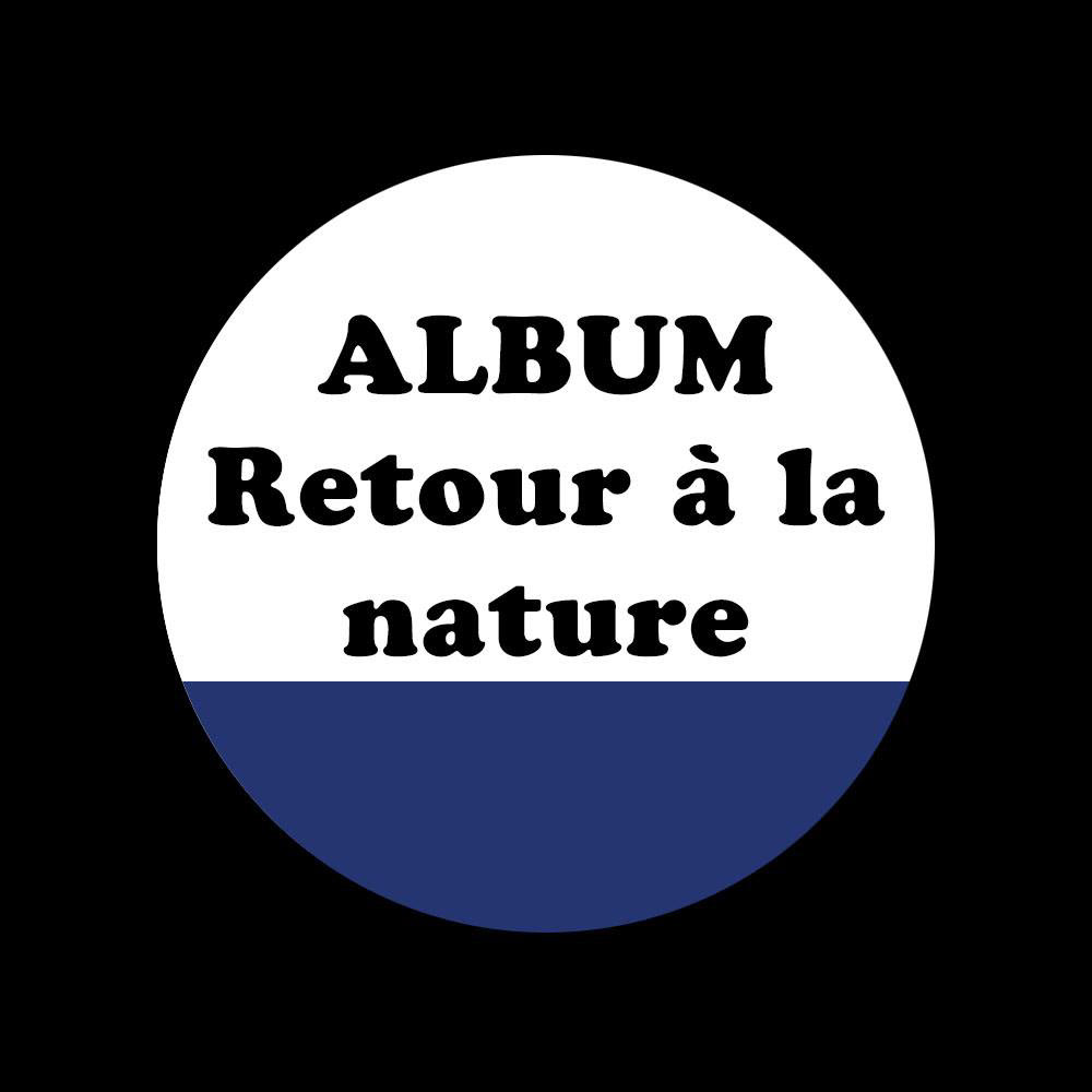 7 lieux & un livre : "À trop se ruer dans les escalators, à trop s’entasser dans une rame de train bondée, à trop faire l’autruche la tête dans nos écrans, je me demande souvent si l’animal n’est pas l’avenir de l’Homme. Cette question, elle est également, à sa manière, au centre de l’album Le Tracas de Blaise qui nous narre les péripéties d’un employé de bureau célibataire parisien se réveillant un lundi matin avec des paluches d’ours en lieu et place de ses pieds. De là découle une semaine compliquée, d’autant plus que la fourrure semble vouloir s’étendre. Dans cet album, texte et image se répondent et se croisent. Le narrateur nous conte l’ébranlement de la routine de Blaise d’un ton si détaché qu’il en devient risible, notamment par les jeux de répétition. Avec les bulles, Blaise peut s’exprimer et vociférer et on comprend que sa mutation ne se fait pas sans résistance de sa part. Les illustrations, un brin rétro, sont truffées de détails qui ancrent le récit dans le réalisme du quotidien parisien : l’architecture (la petite ceinture du XVe arrondissement), les détritus sur les trottoirs pavés ou le métro (ligne 6 ?). On compatit pour cet antihéros prisonnier de sa jungle de béton avec pour seuls compagnons un ours en peluche à la Mr Bean et des pots de miel (dont il semble raffoler). Je vous laisse le soin de découvrir l’heureuse fin de cette histoire par vous-même. Moi, je la trouve parfaite pour questionner notre rapport à la nature en ville et faire réagir petits et grands sur l’absurdité de certaines situations quotidiennes."