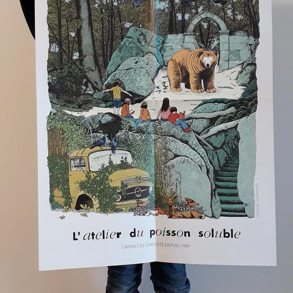J'ai reçu hier l'affiche réalisée pour les 30 ans de l'atelier du poisson soluble. Les enfants se sont battus pour vous la montrer! Yesterday I received the poster made for the 30th anniversary of the soluble fish workshop. The children fought to show it to you!