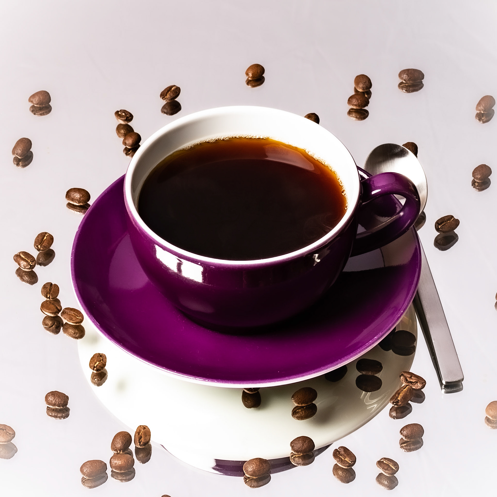 Kaffeetasse auf Spiegel