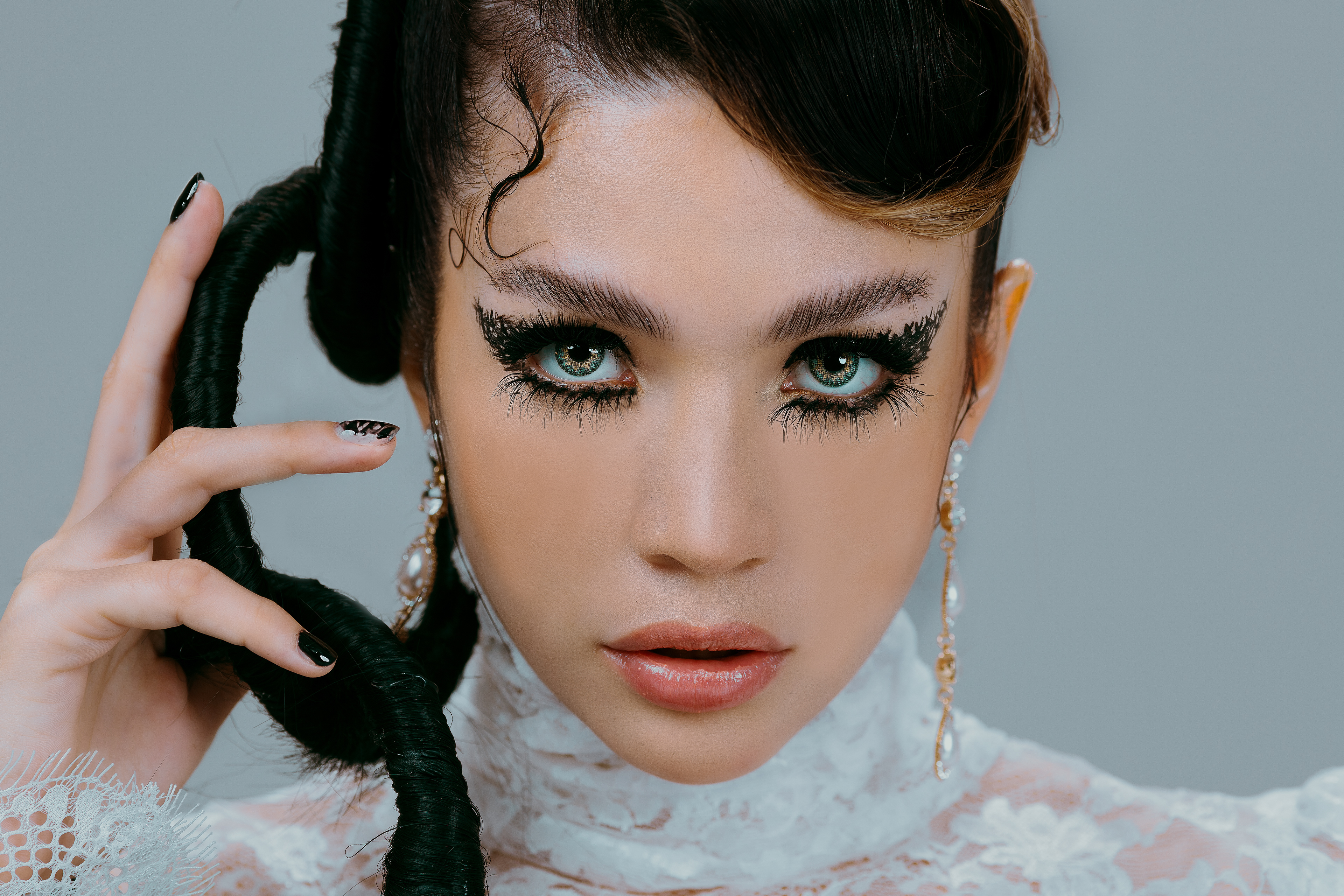 Foto: Miguel Cárdenas MUA: Ángel Tosca Modelo: Elizabeth Leor Diseño: Juan Villarreal