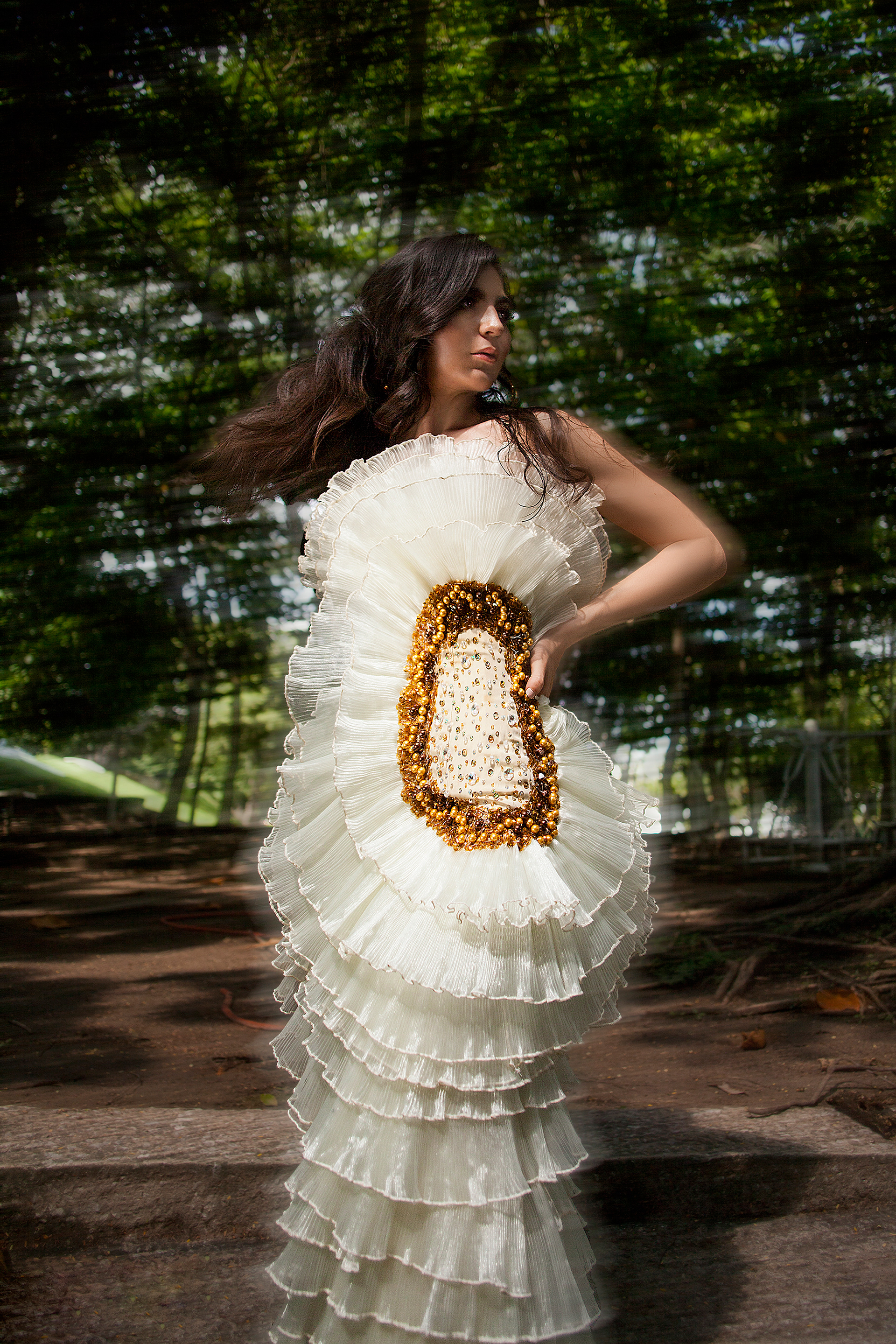 Foto: Jorge Sánchez MUA: Cristina Mendiola Modelo: Viviana Rabelo Diseño: Michel Graniel