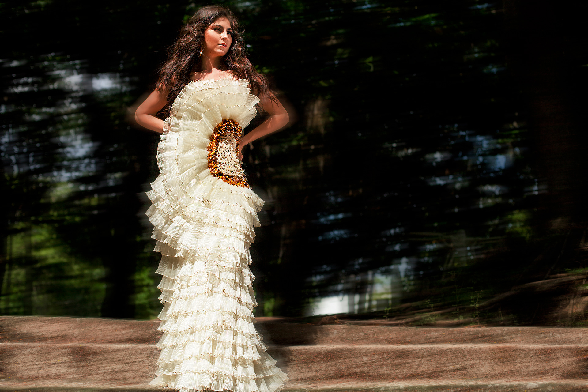 Foto: Jorge Sánchez MUA: Cristina Mendiola Modelo: Viviana Rabelo Diseño: Michel Graniel