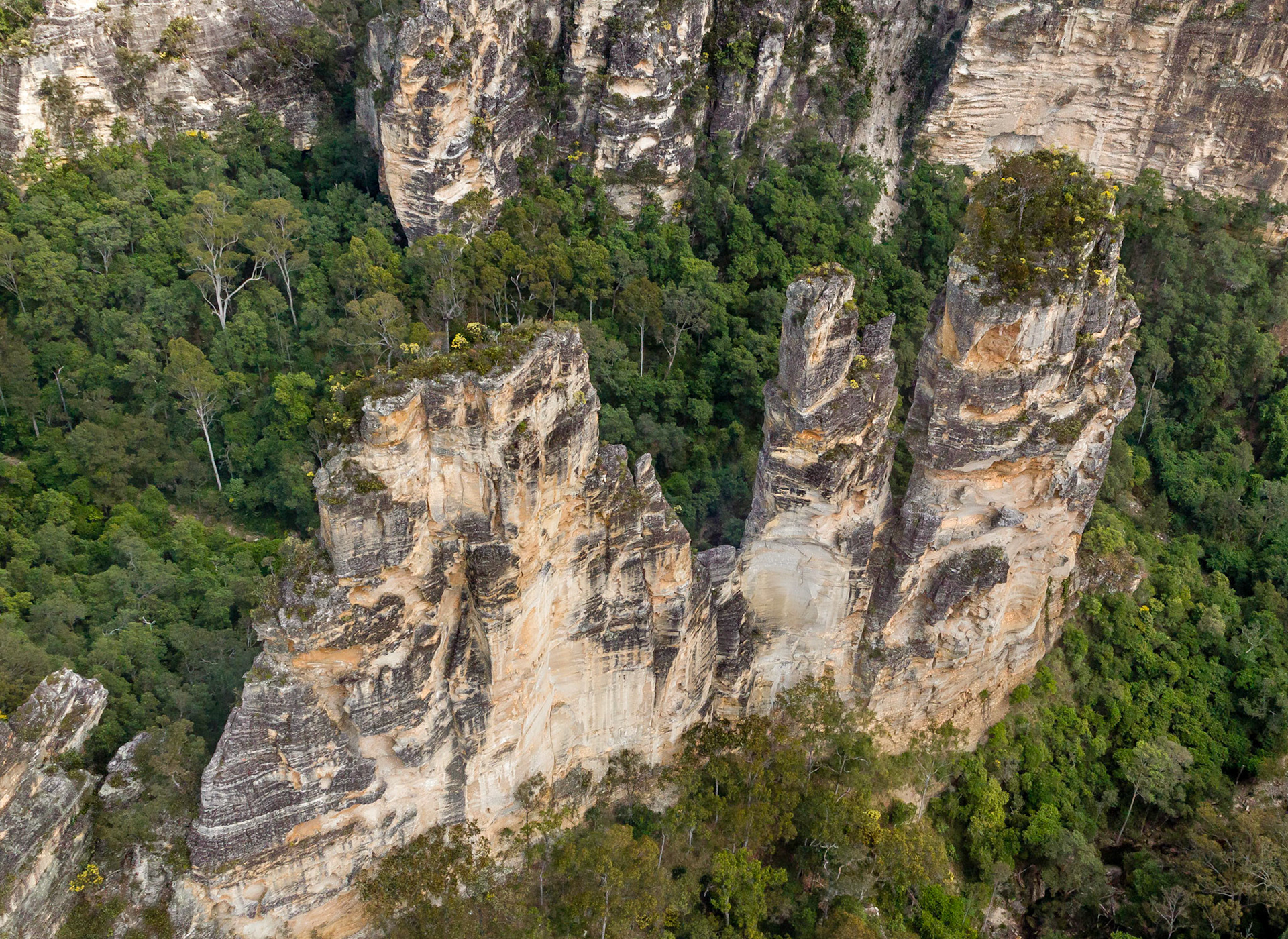 Carnarvon Gorge rock formation - View from helicopter