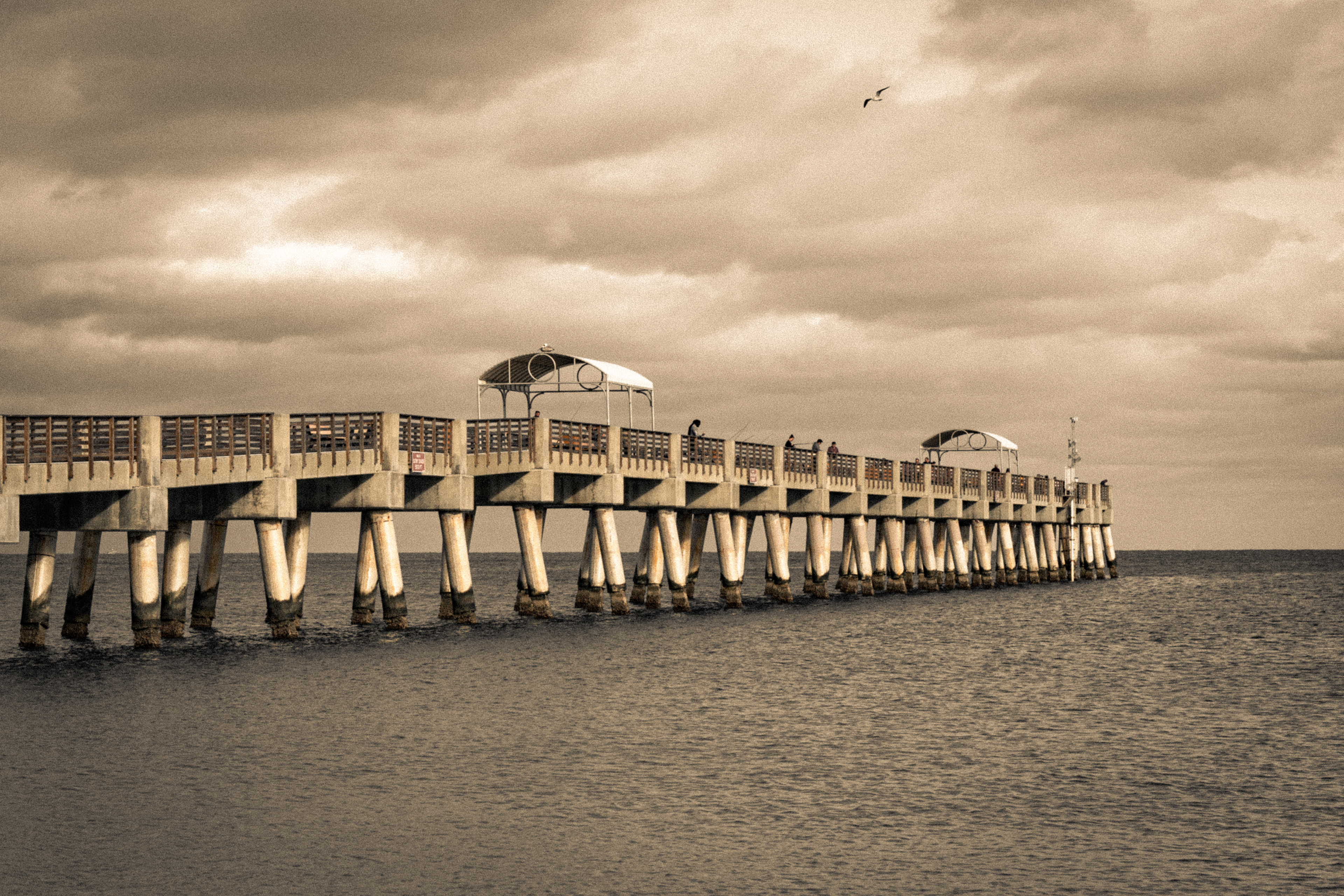 Florida; Pier; Fishing; Fishermen; West Palm Beach; Boca Raton; Delray; Bennie's on the Beach; Ocean