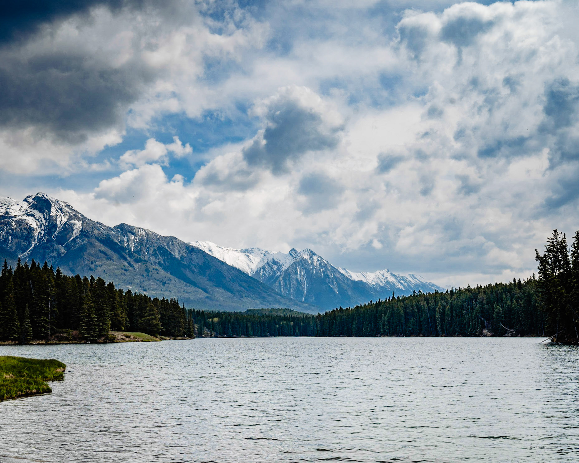 Mountains view at at Cascade Ponds