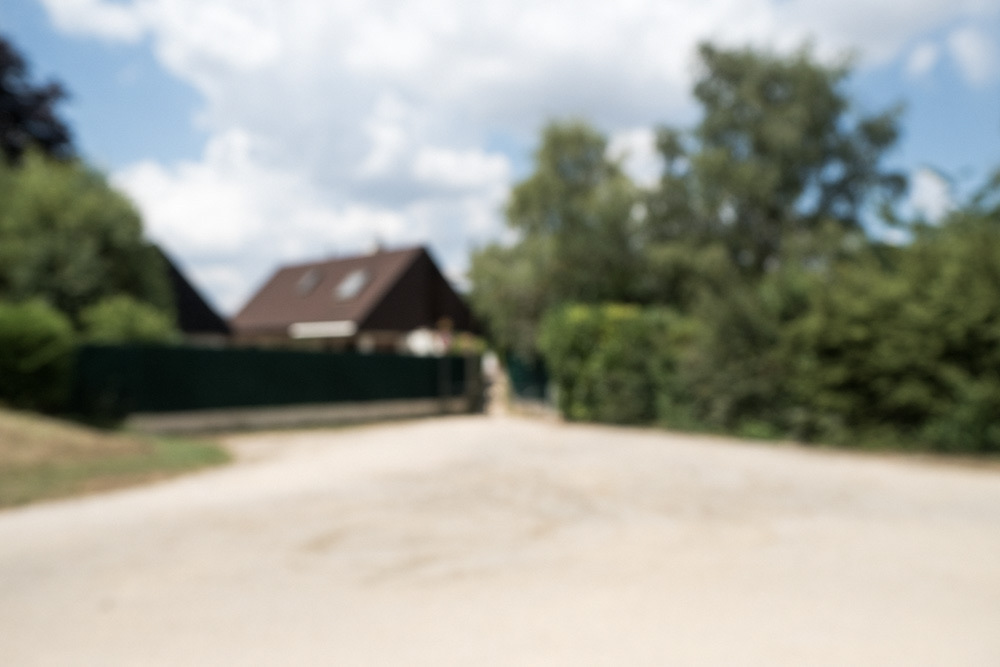 L'entrée sur l'espace vert