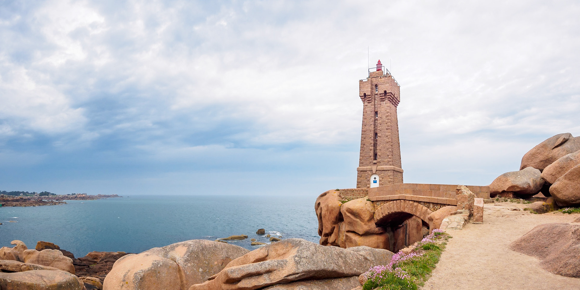 Light House Mean Ruz IV