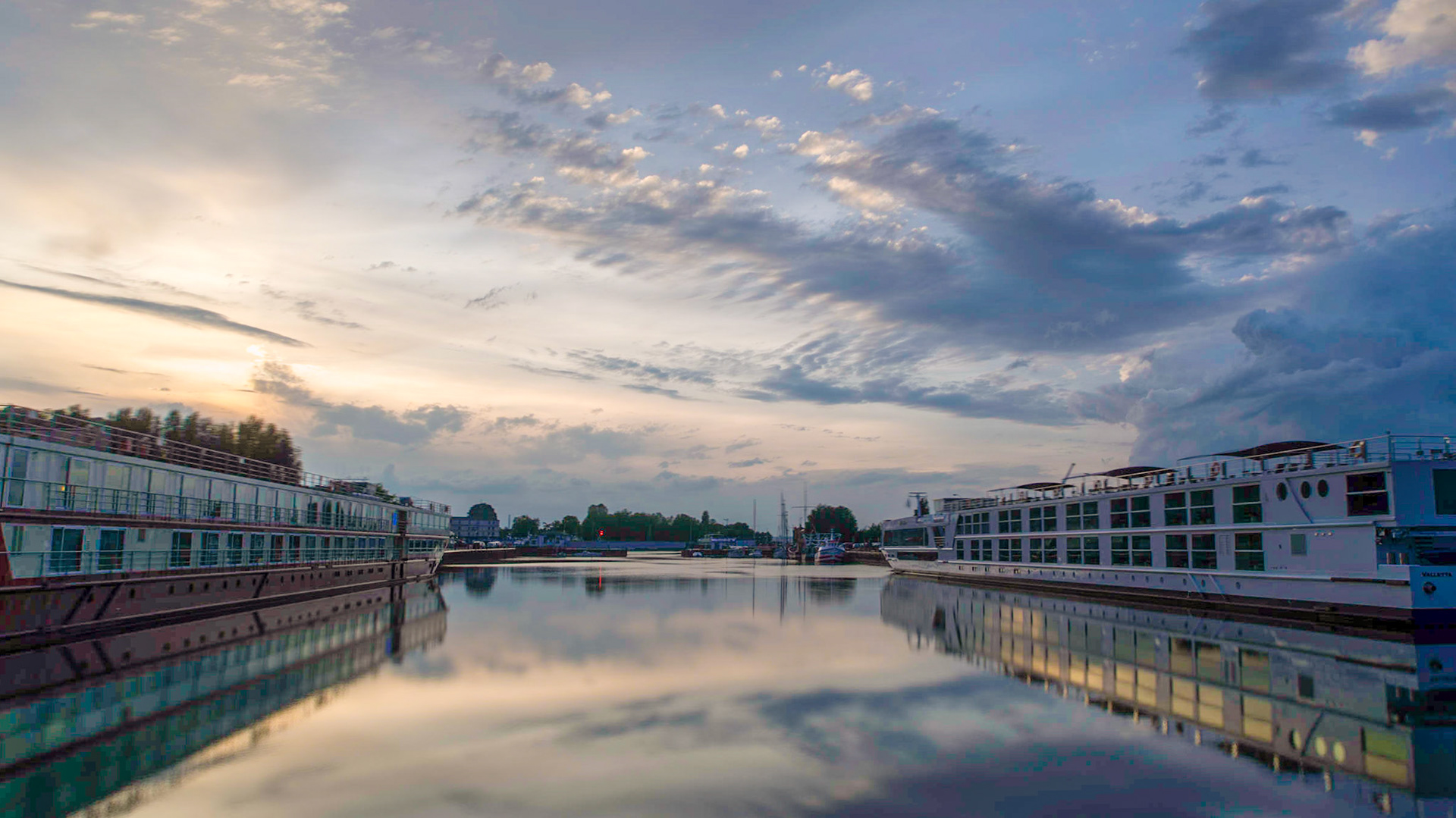 Bassin de l'Est in Honfleur, Normandy, 2 cruiseboats ready for departure