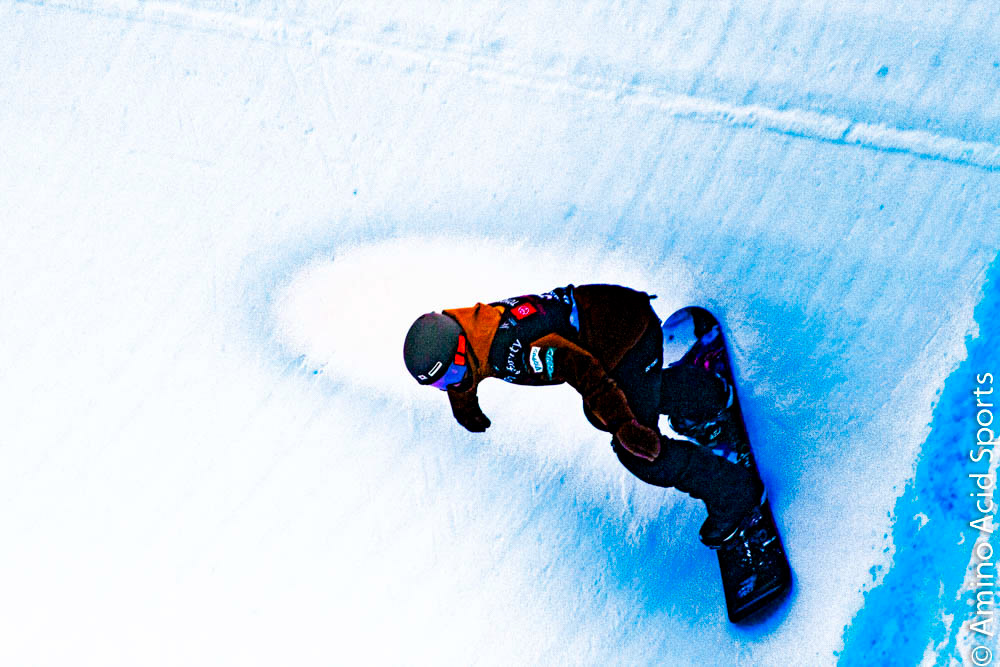 Nippon proud Yuto Totsuka flies outta the halfpipe right wall on his mute grab of his Yonex board